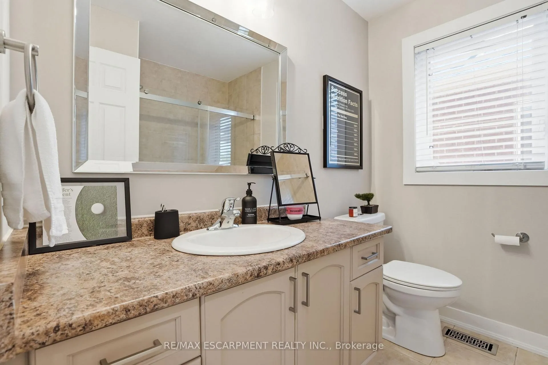 Photo 28 of 111 Greenstem Crescent, Hamilton, Winona Park — HOMEH