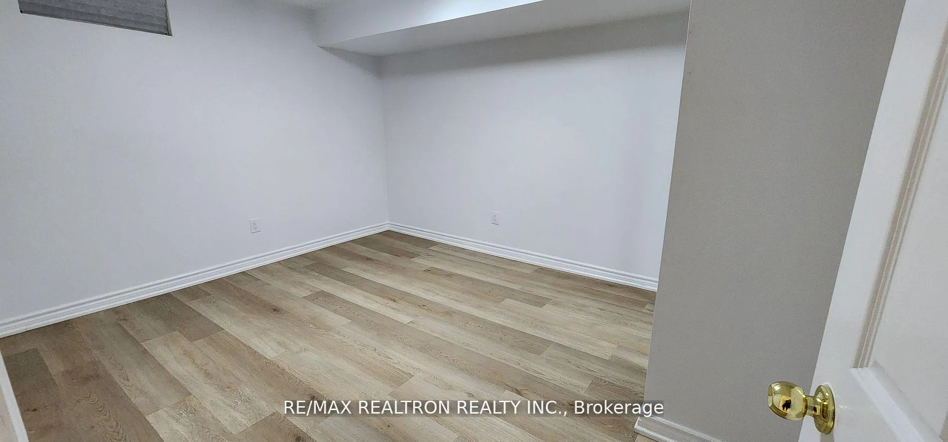 Photo 7 of 174 Adventure Crescent, Vaughan, Maple — HOMEH