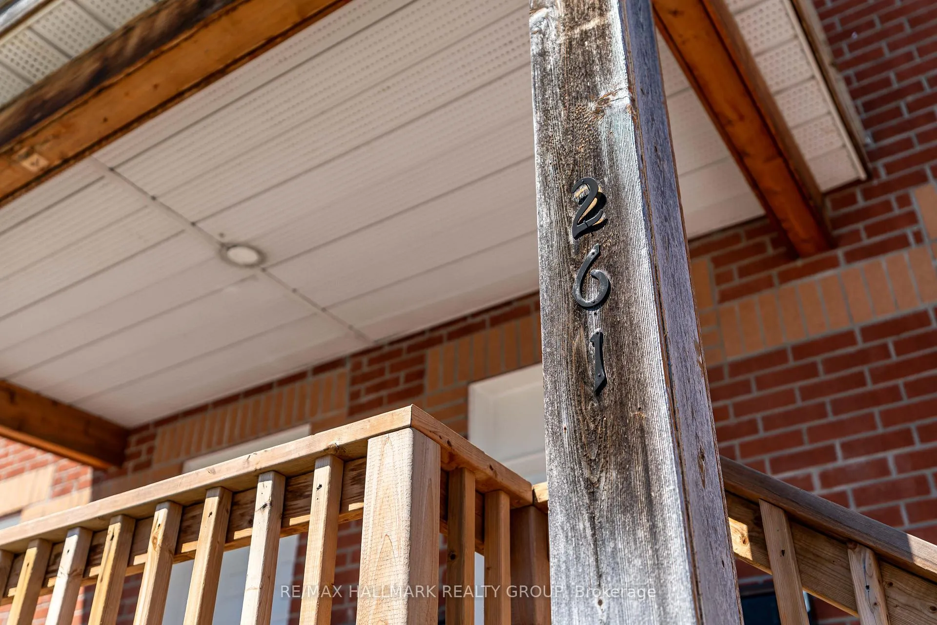 Photo 2 of Unit 5, 261 Somerset Street E, Ottawa, Ottawa Centre — HOMEH