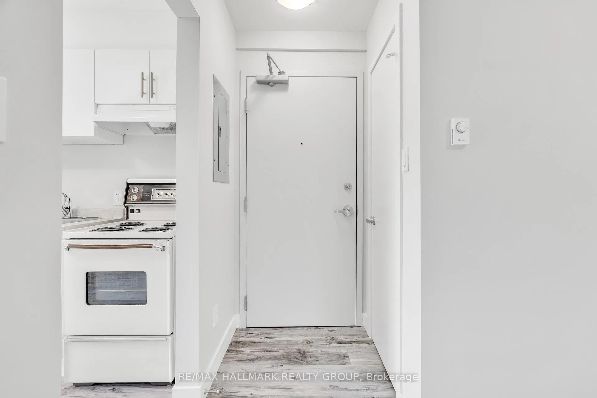 Photo 4 of Unit 5, 261 Somerset Street E, Ottawa, Ottawa Centre — HOMEH
