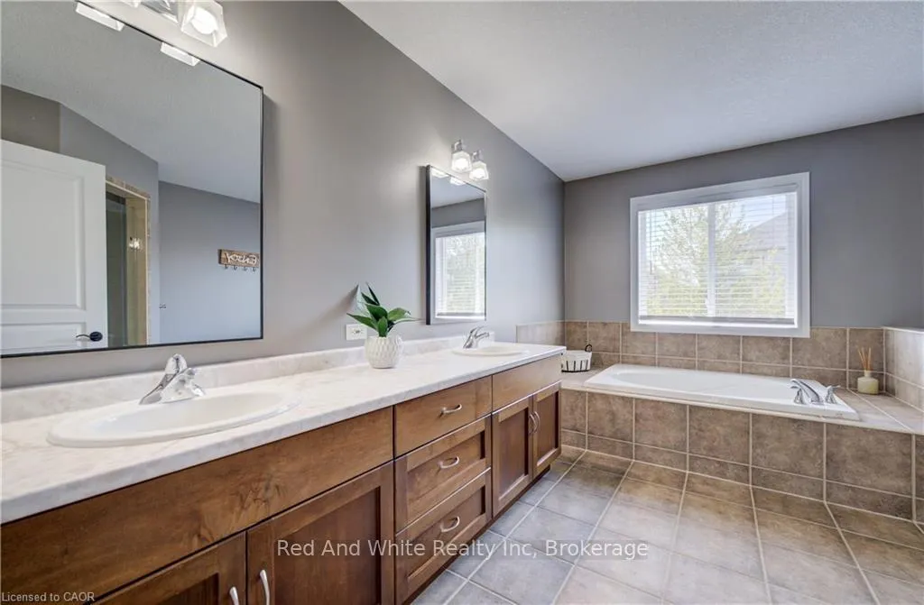 Photo 22 of 195 Westcliff Way, Cambridge — HOMEH