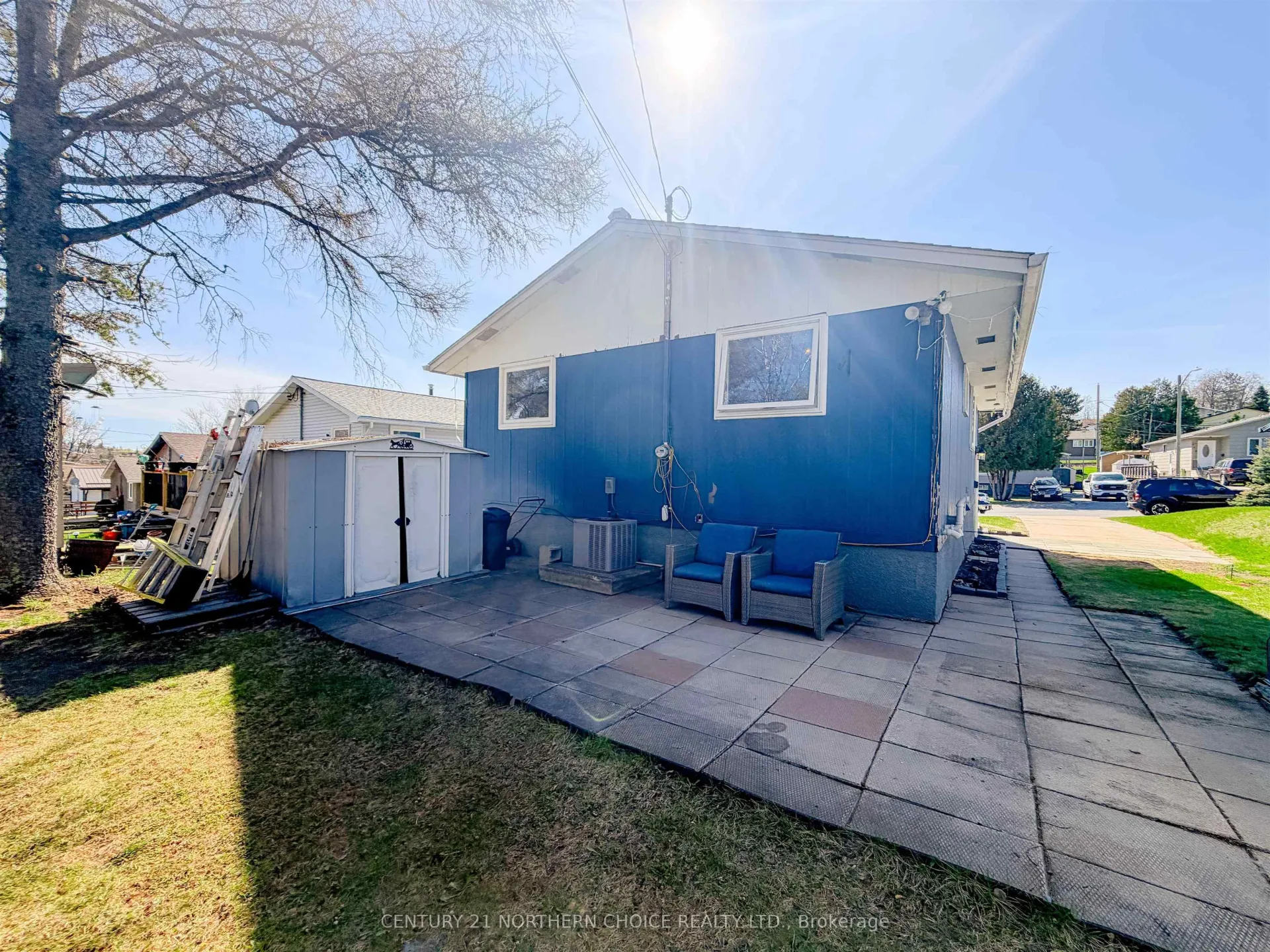 Photo 2 of 215 Minto Drive, Kenora, Amethyst — HOMEH
