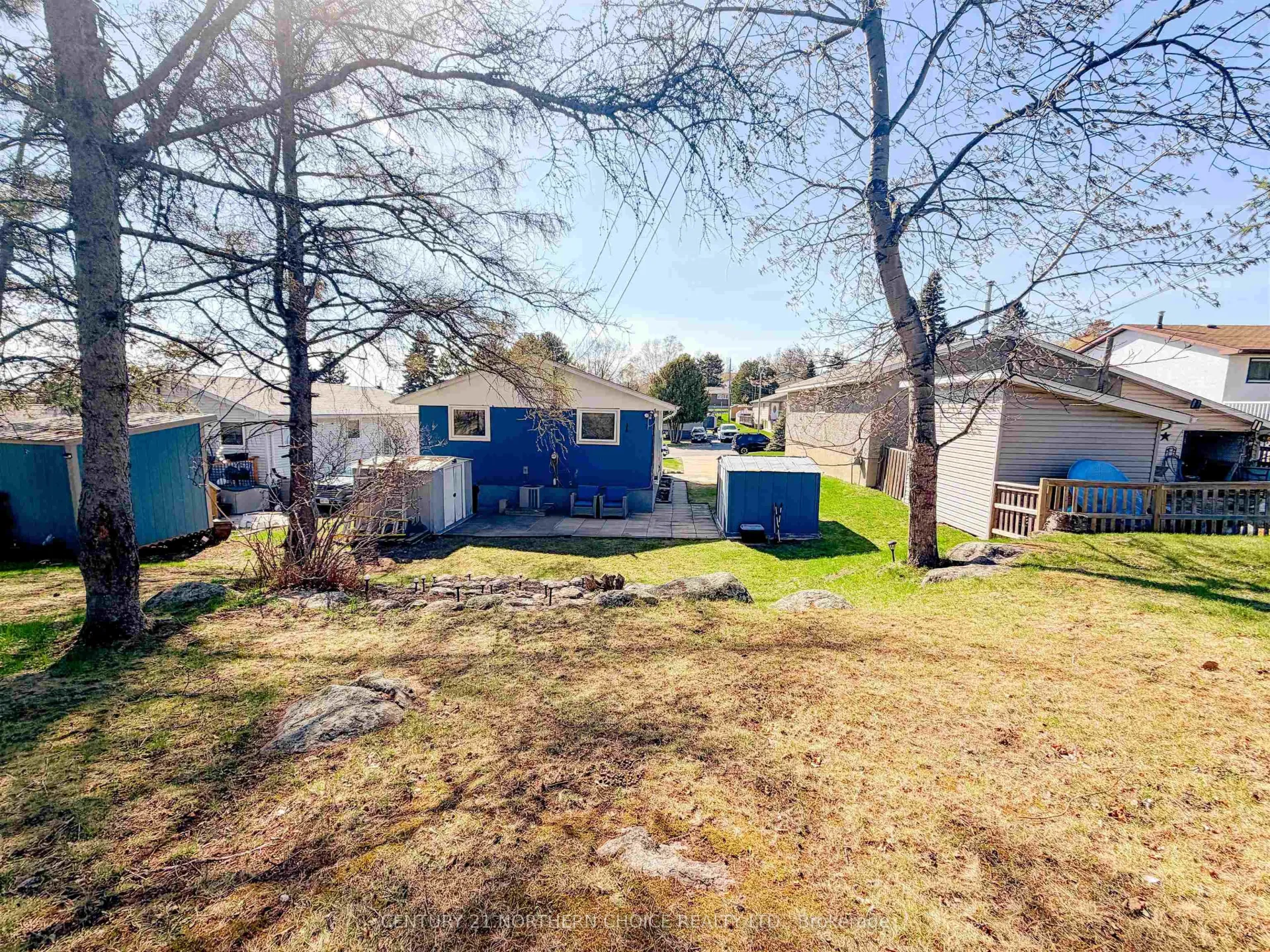 Photo 3 of 215 Minto Drive, Kenora, Amethyst — HOMEH