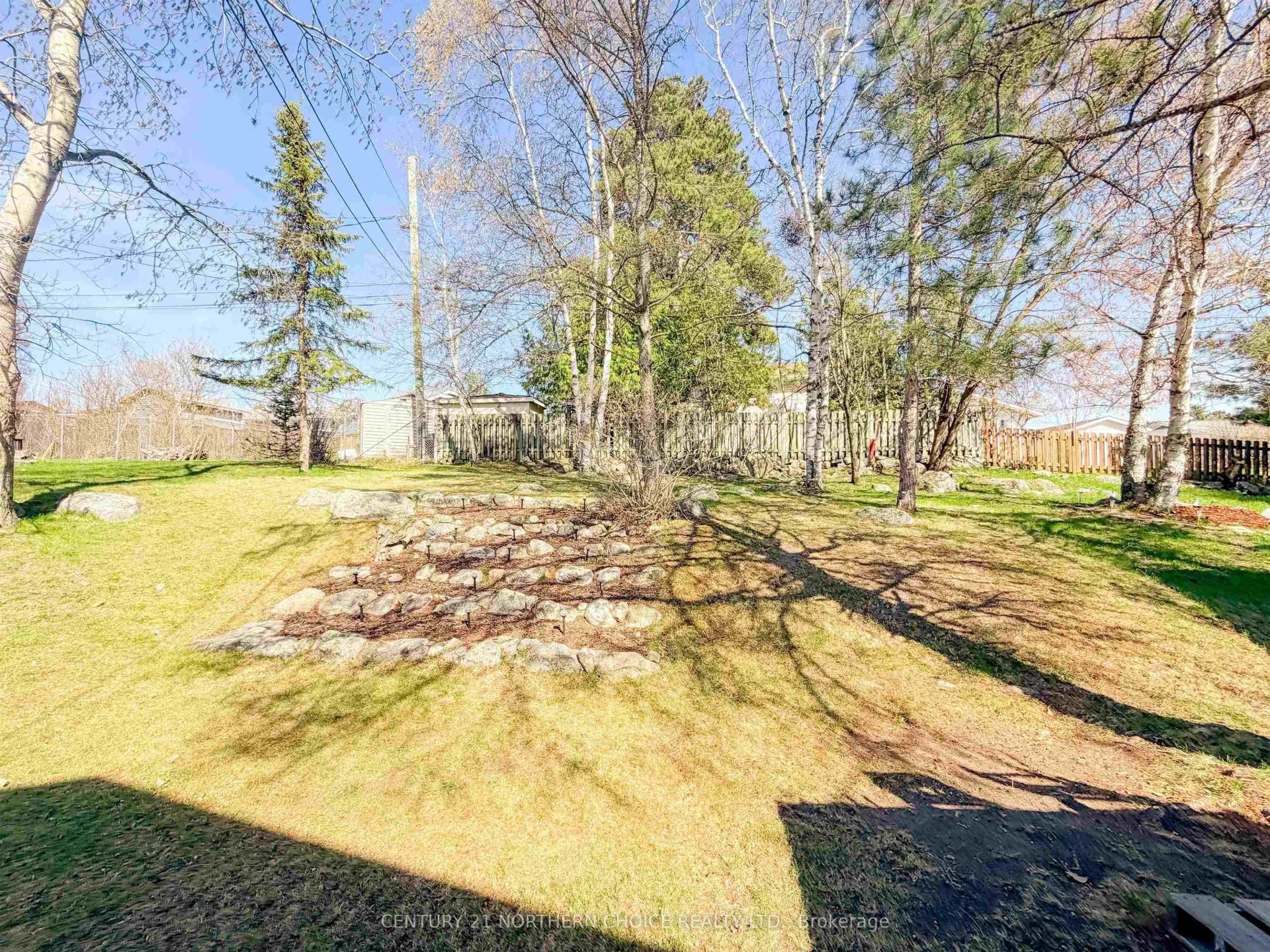 Photo 4 of 215 Minto Drive, Kenora, Amethyst — HOMEH