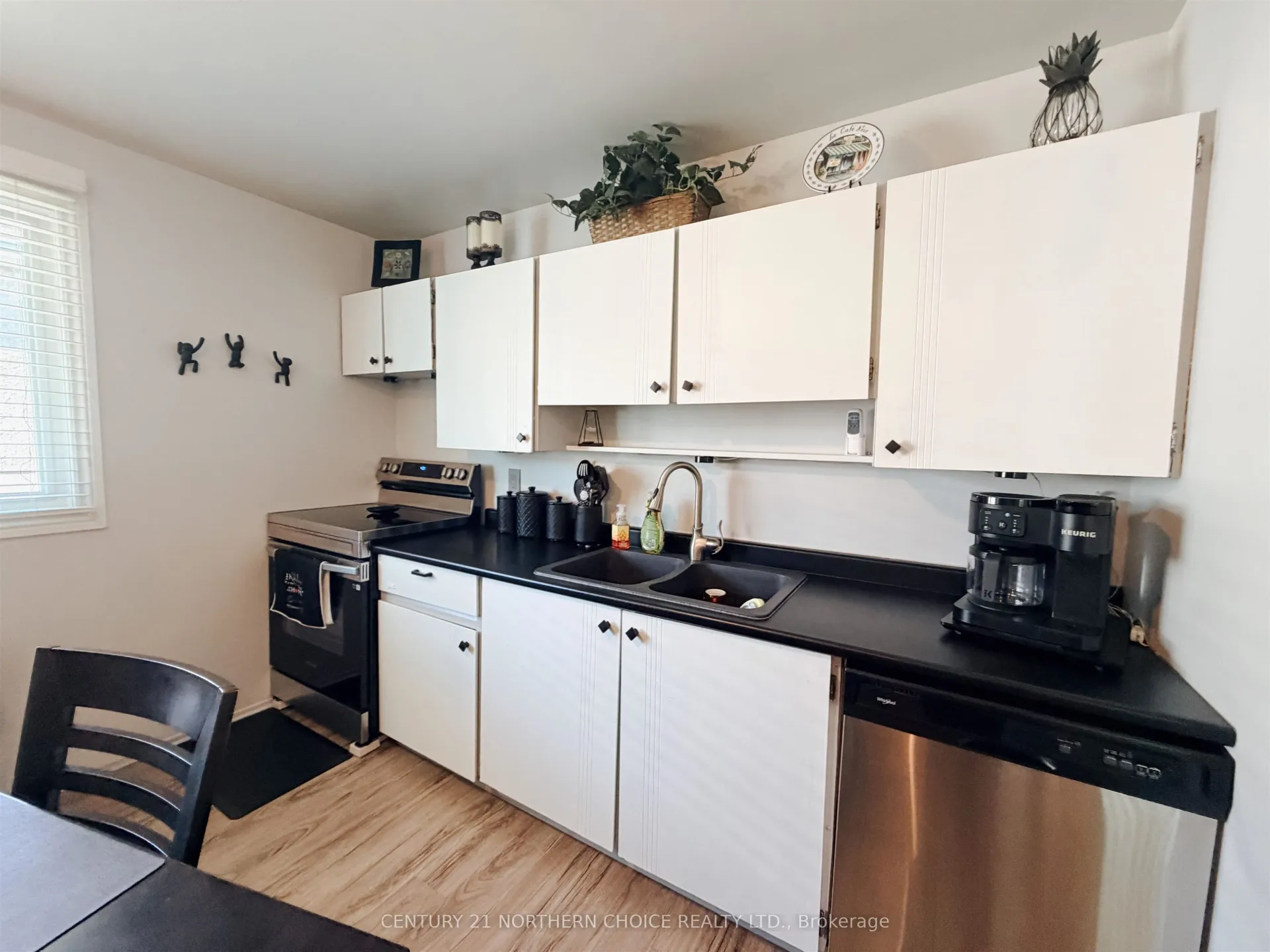 Photo 10 of 215 Minto Drive, Kenora, Amethyst — HOMEH