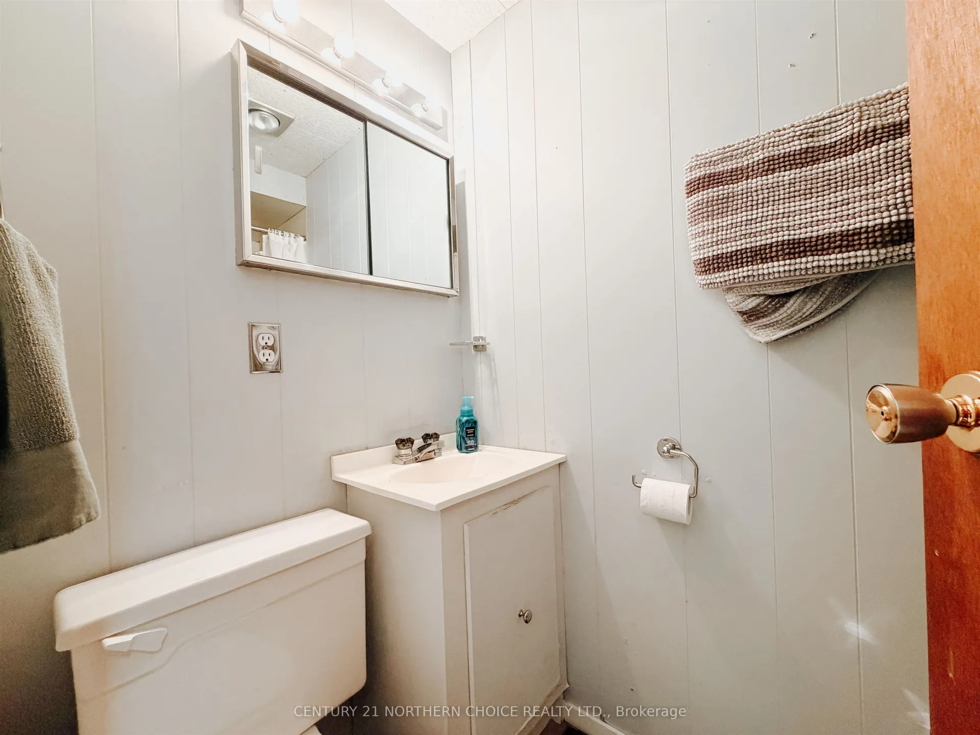 Photo 29 of 215 Minto Drive, Kenora, Amethyst — HOMEH