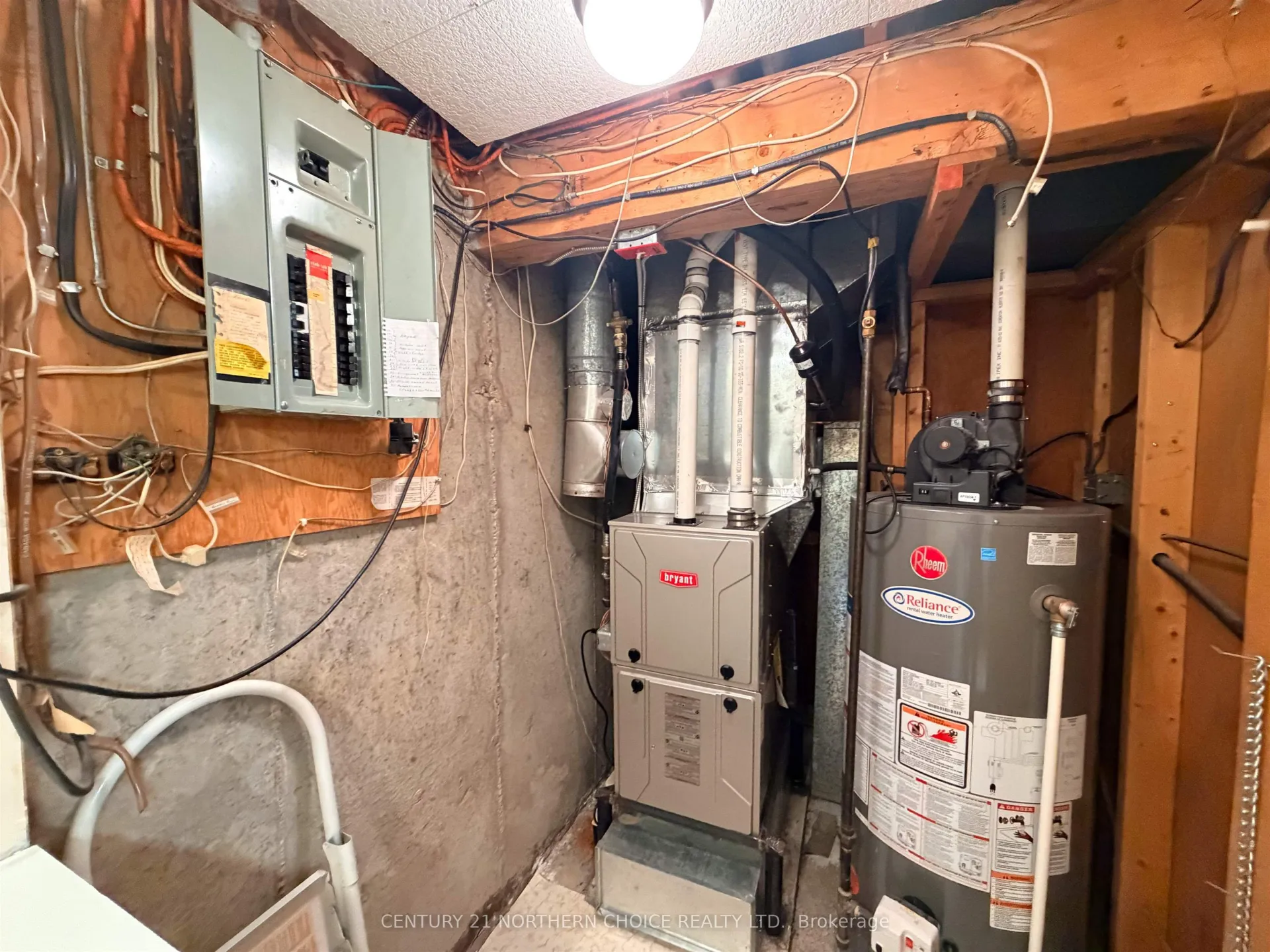 Photo 35 of 215 Minto Drive, Kenora, Amethyst — HOMEH