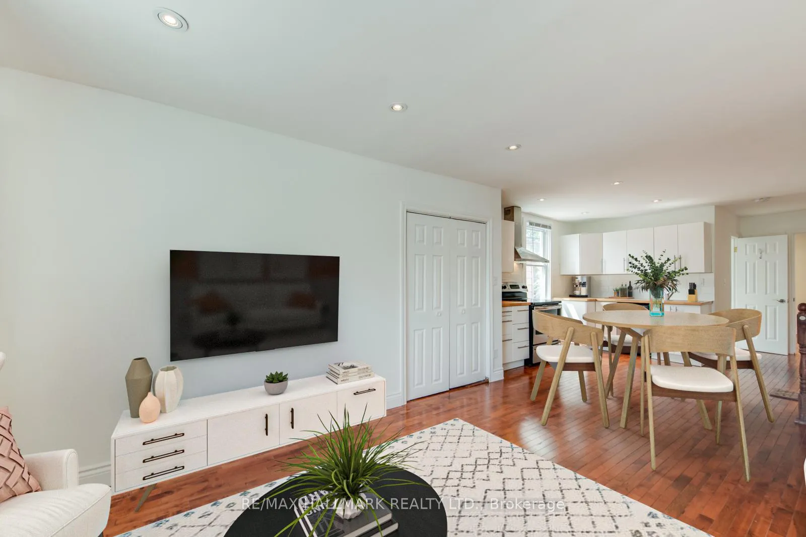 Photo 4 of Unit Upper, 2066 Gerrard Street E, Toronto, Woodbine Corridor — HOMEH