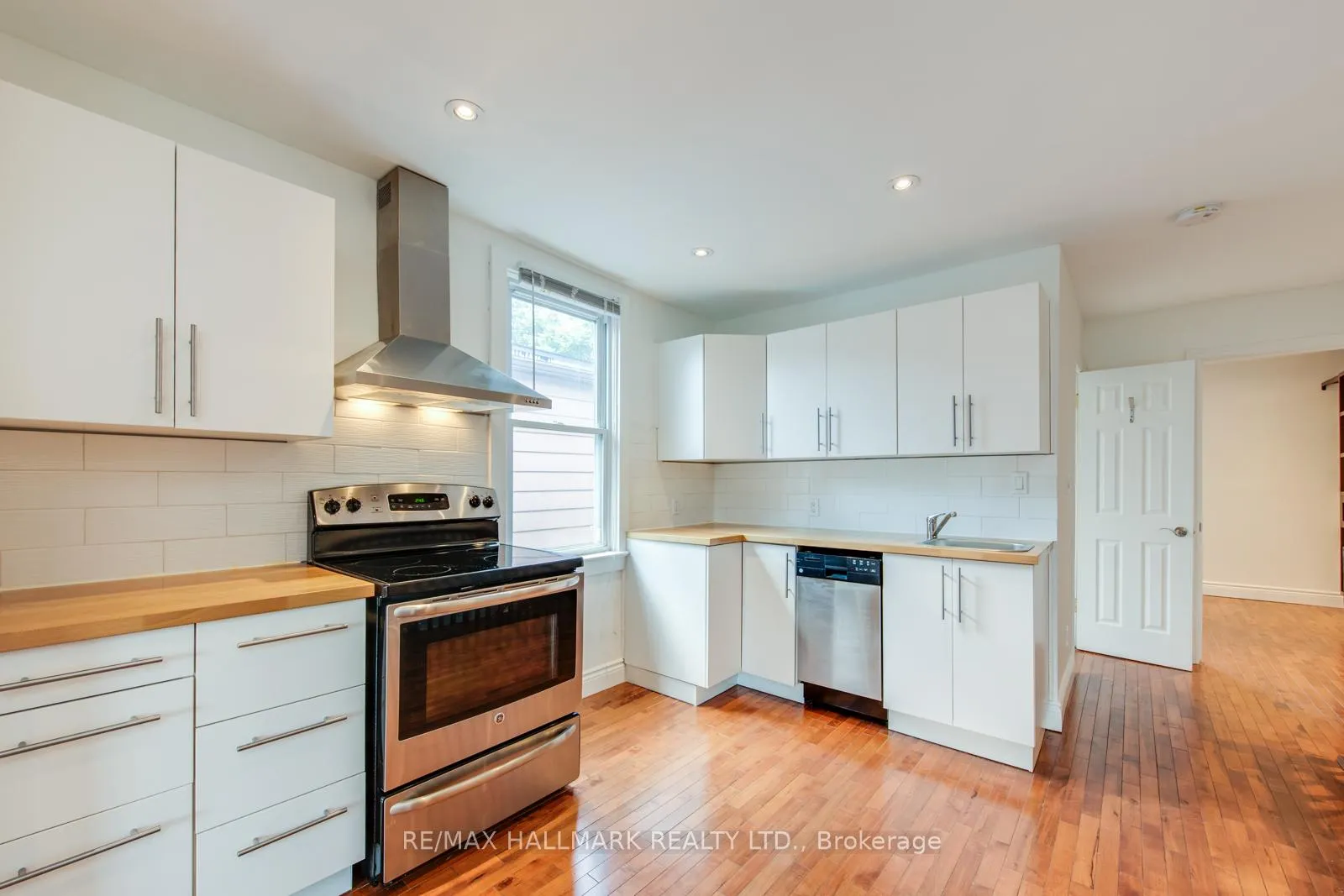 Photo 6 of Unit Upper, 2066 Gerrard Street E, Toronto, Woodbine Corridor — HOMEH