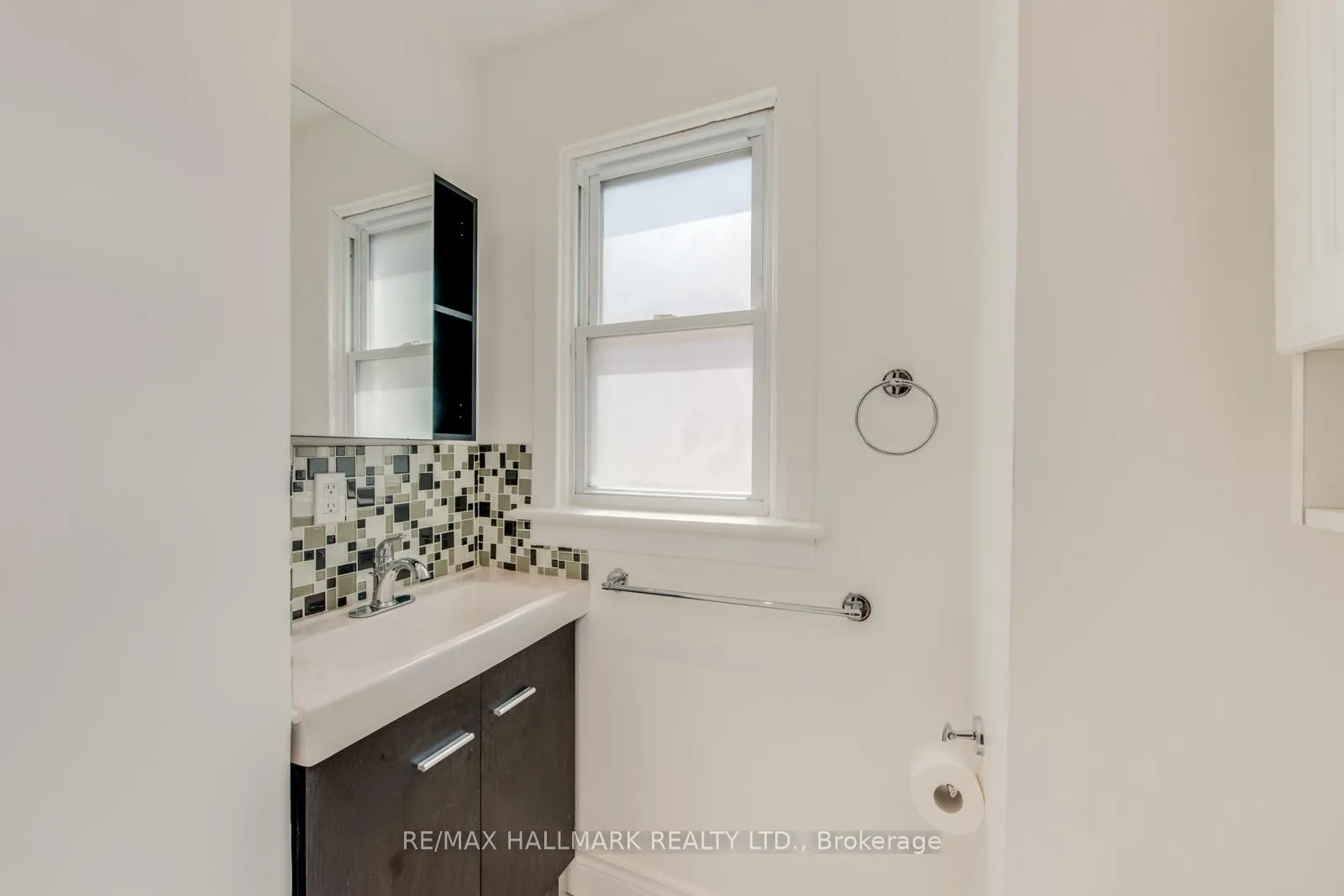 Photo 8 of Unit Upper, 2066 Gerrard Street E, Toronto, Woodbine Corridor — HOMEH