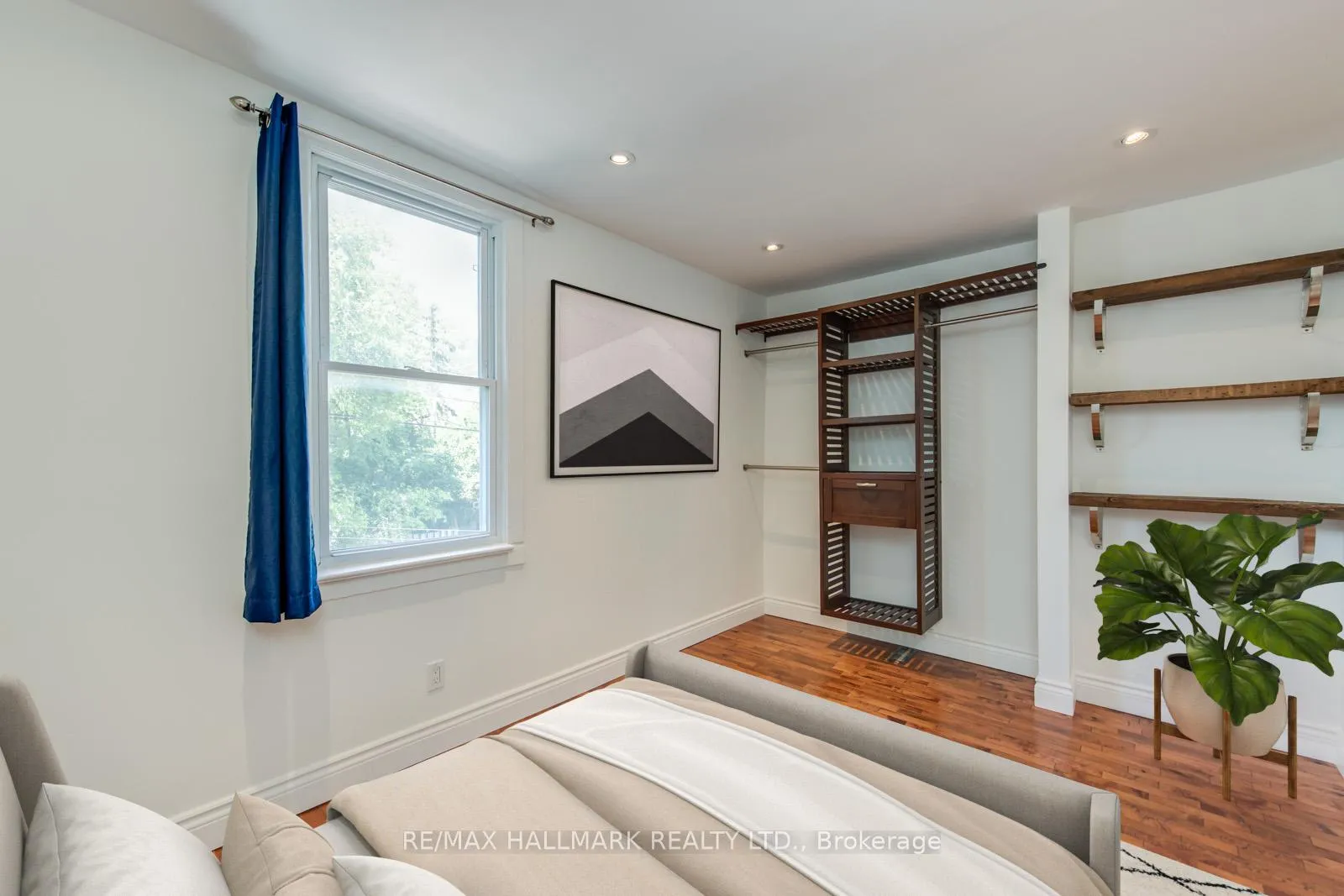 Photo 11 of Unit Upper, 2066 Gerrard Street E, Toronto, Woodbine Corridor — HOMEH