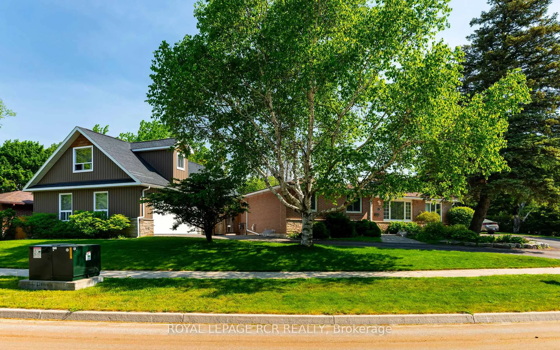 Photo 2 of 52 Maple Crescent, Orangeville — HOMEH