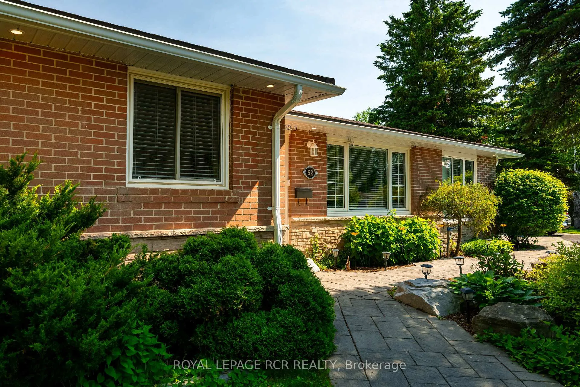 Photo 3 of 52 Maple Crescent, Orangeville — HOMEH