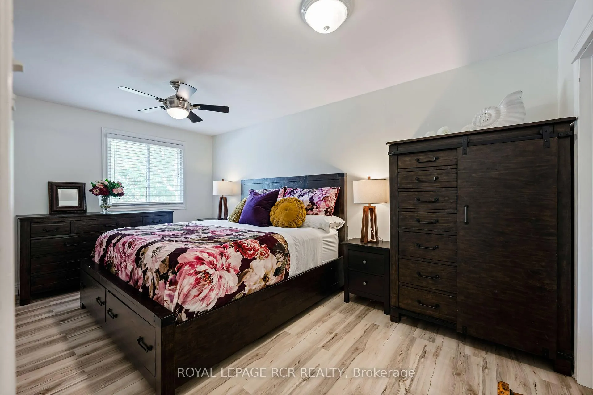 Photo 10 of 52 Maple Crescent, Orangeville — HOMEH