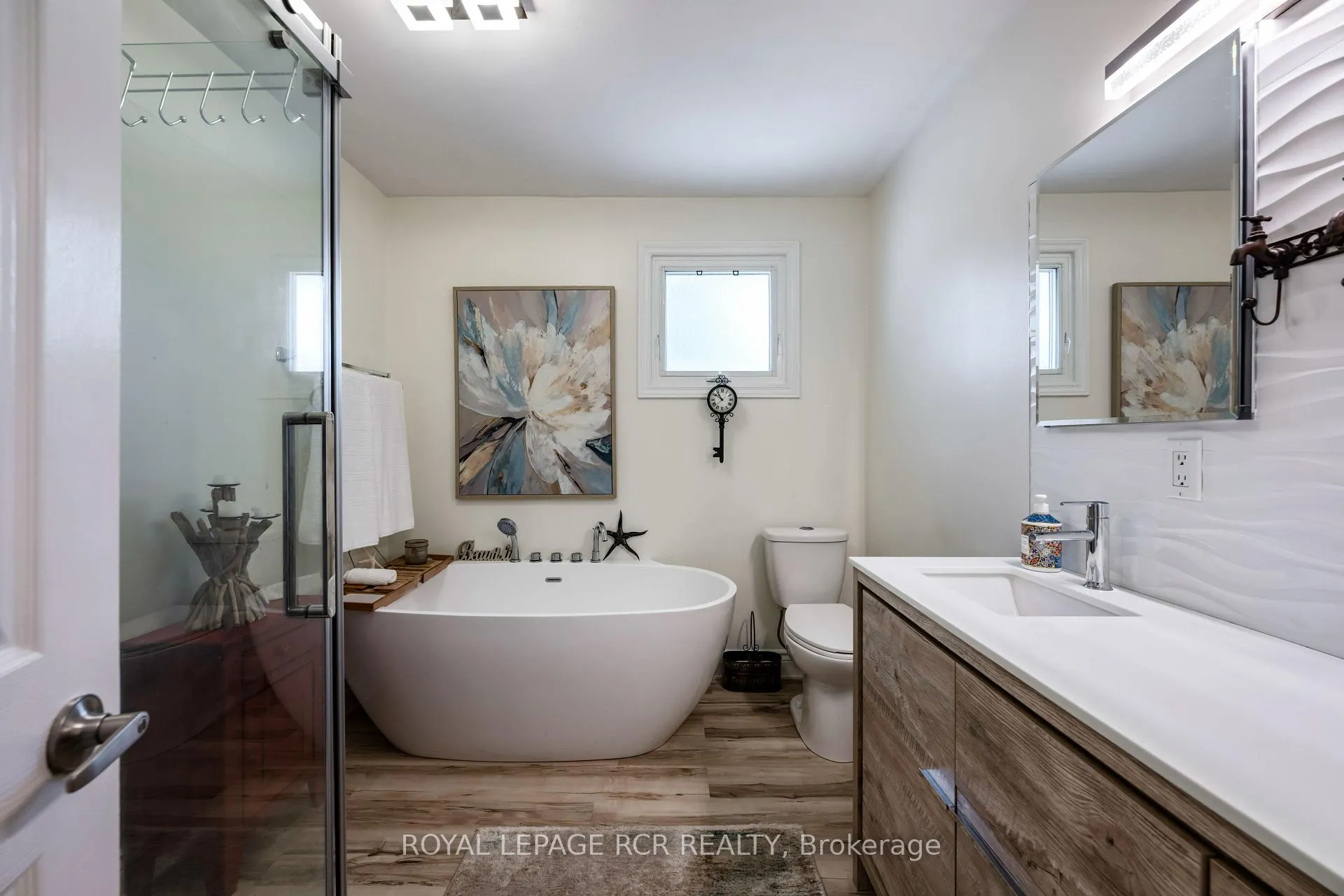 Photo 12 of 52 Maple Crescent, Orangeville — HOMEH
