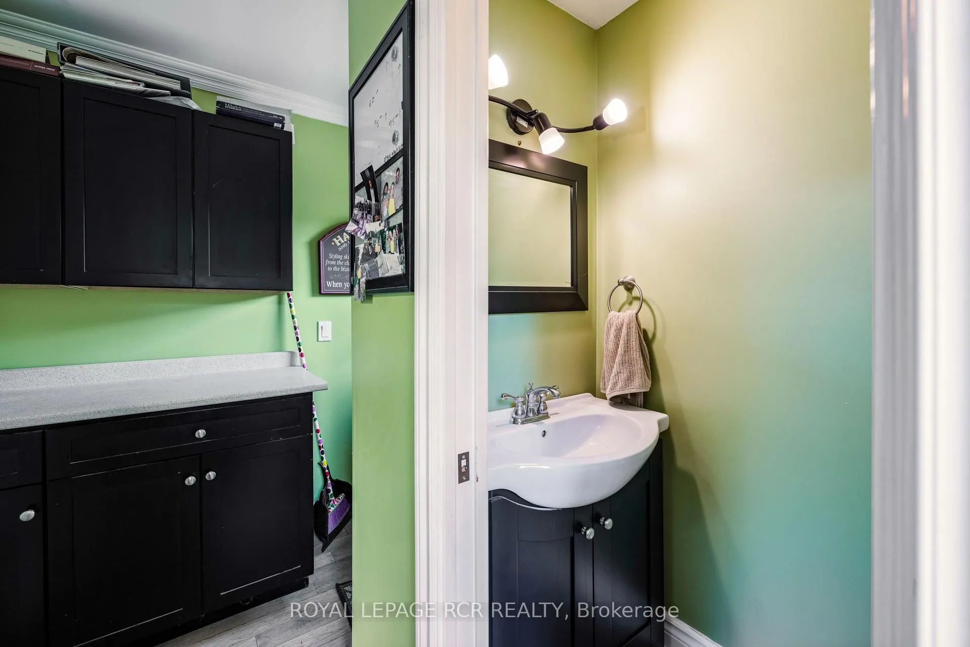 Photo 16 of 52 Maple Crescent, Orangeville — HOMEH