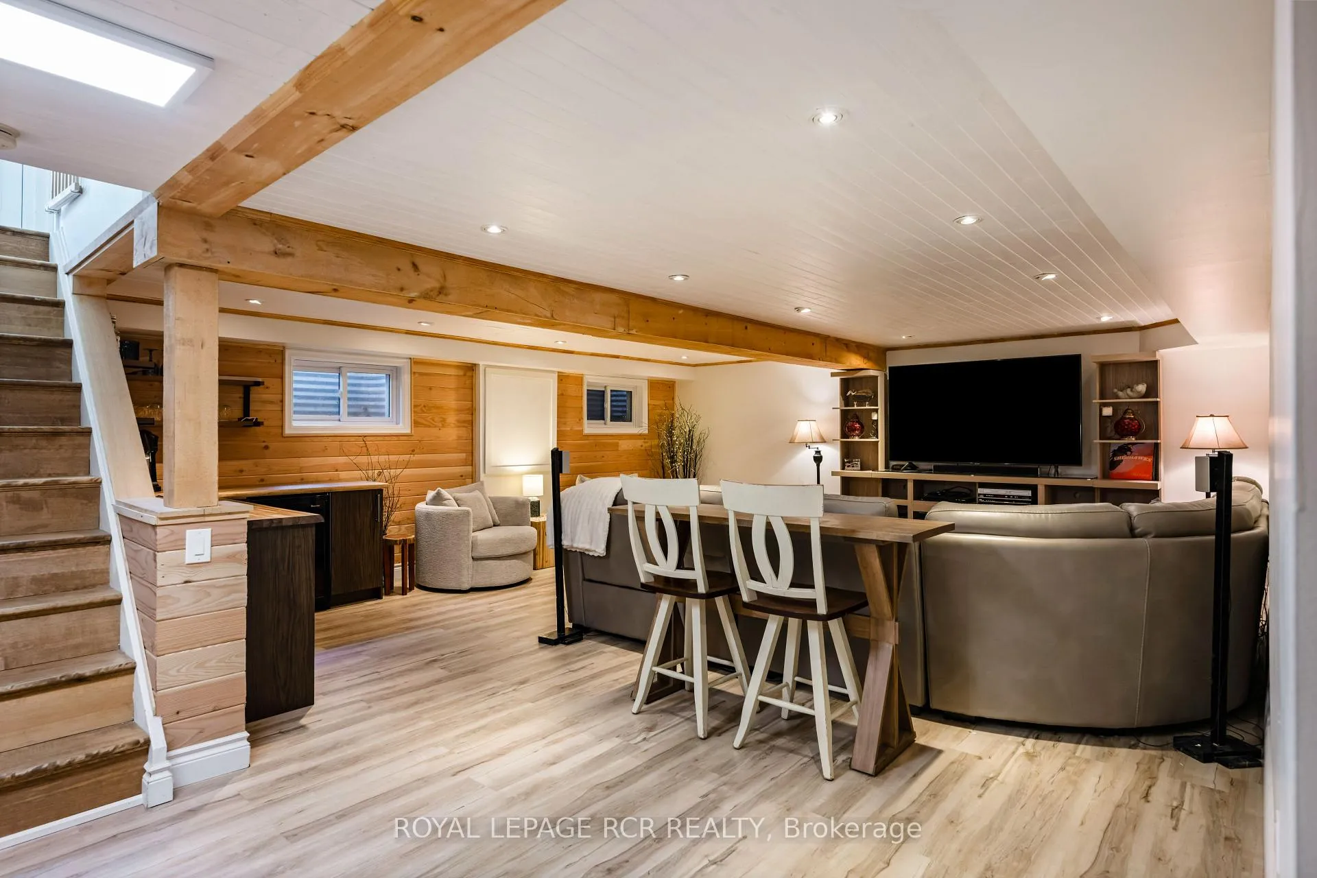 Photo 17 of 52 Maple Crescent, Orangeville — HOMEH
