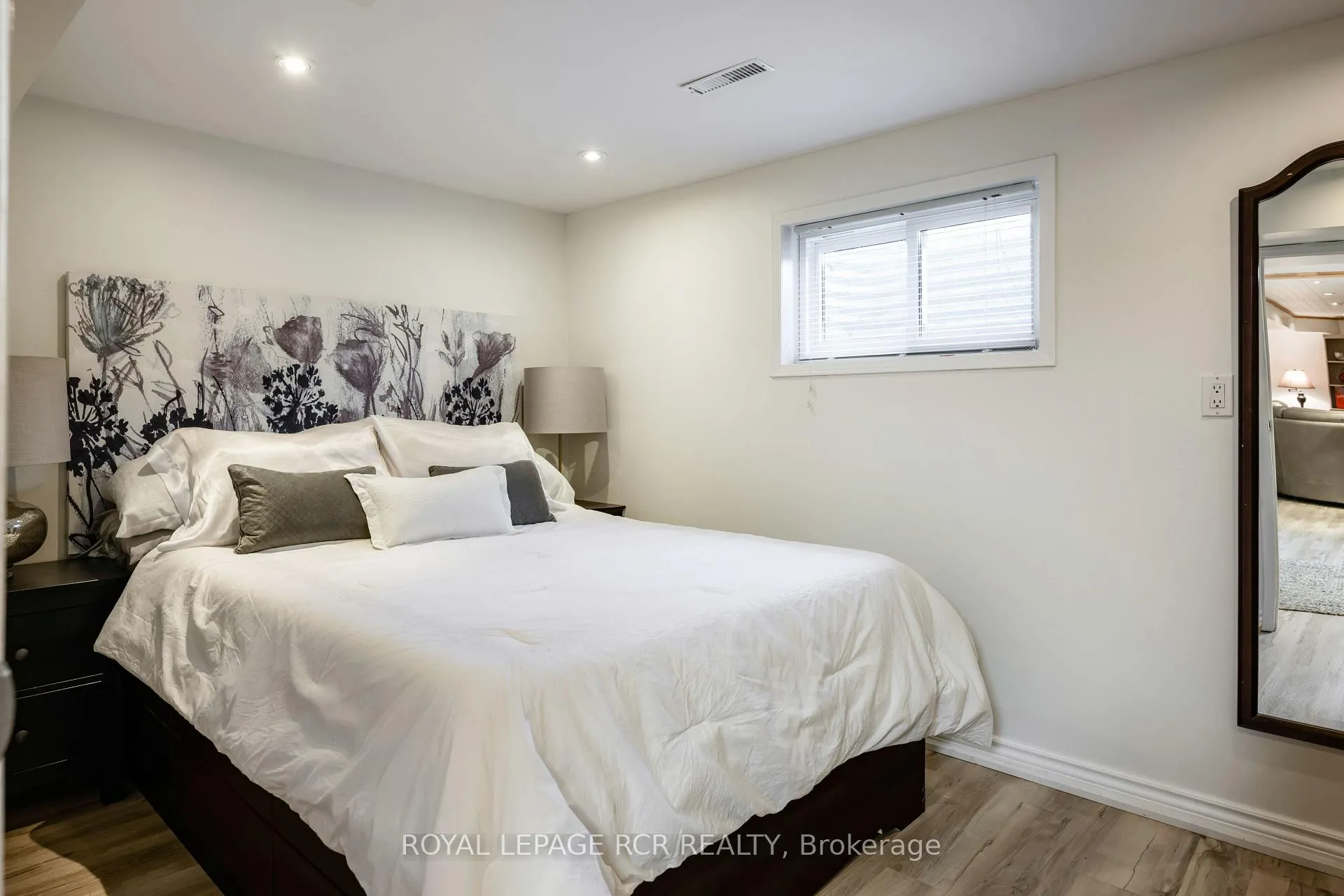 Photo 20 of 52 Maple Crescent, Orangeville — HOMEH