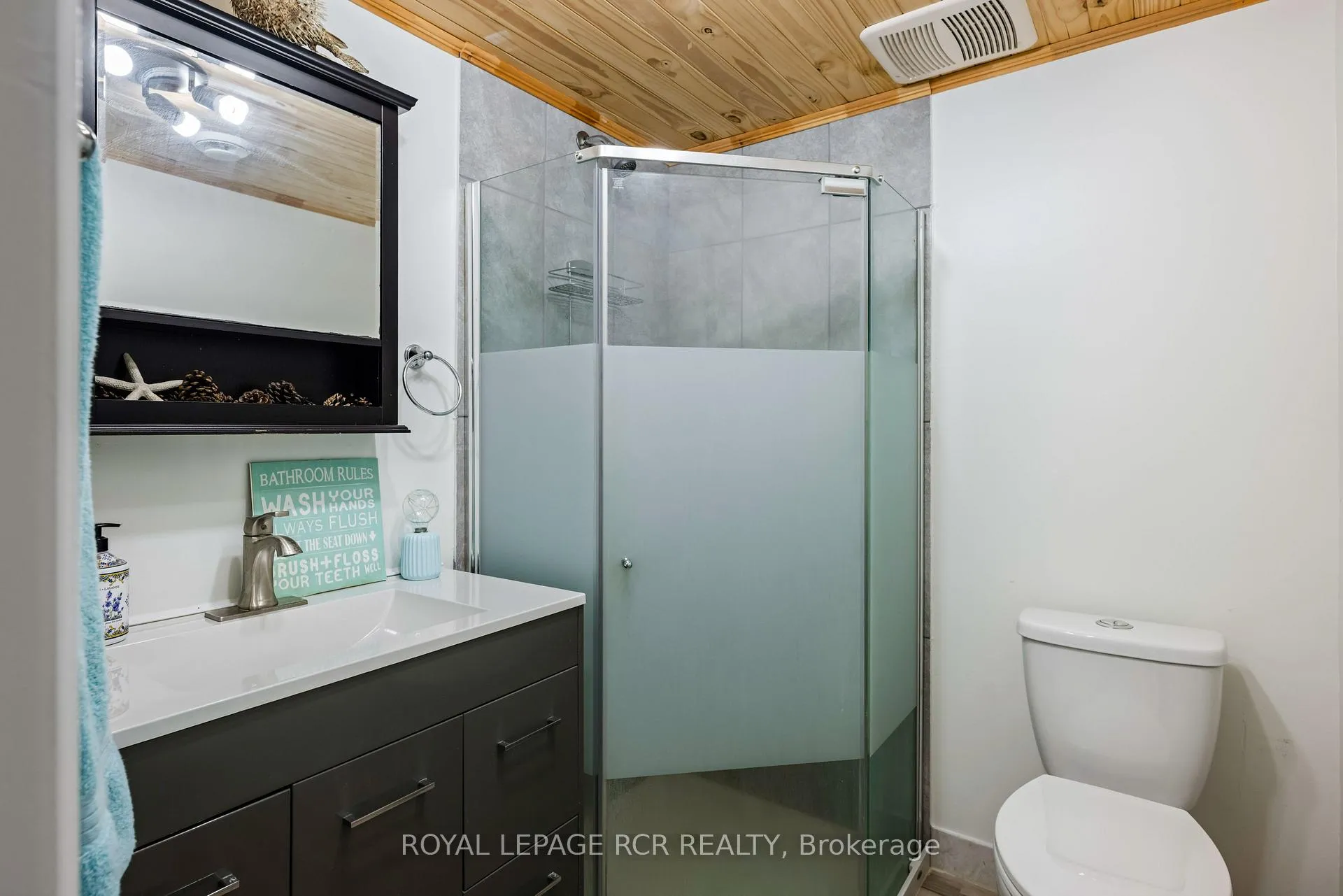 Photo 21 of 52 Maple Crescent, Orangeville — HOMEH