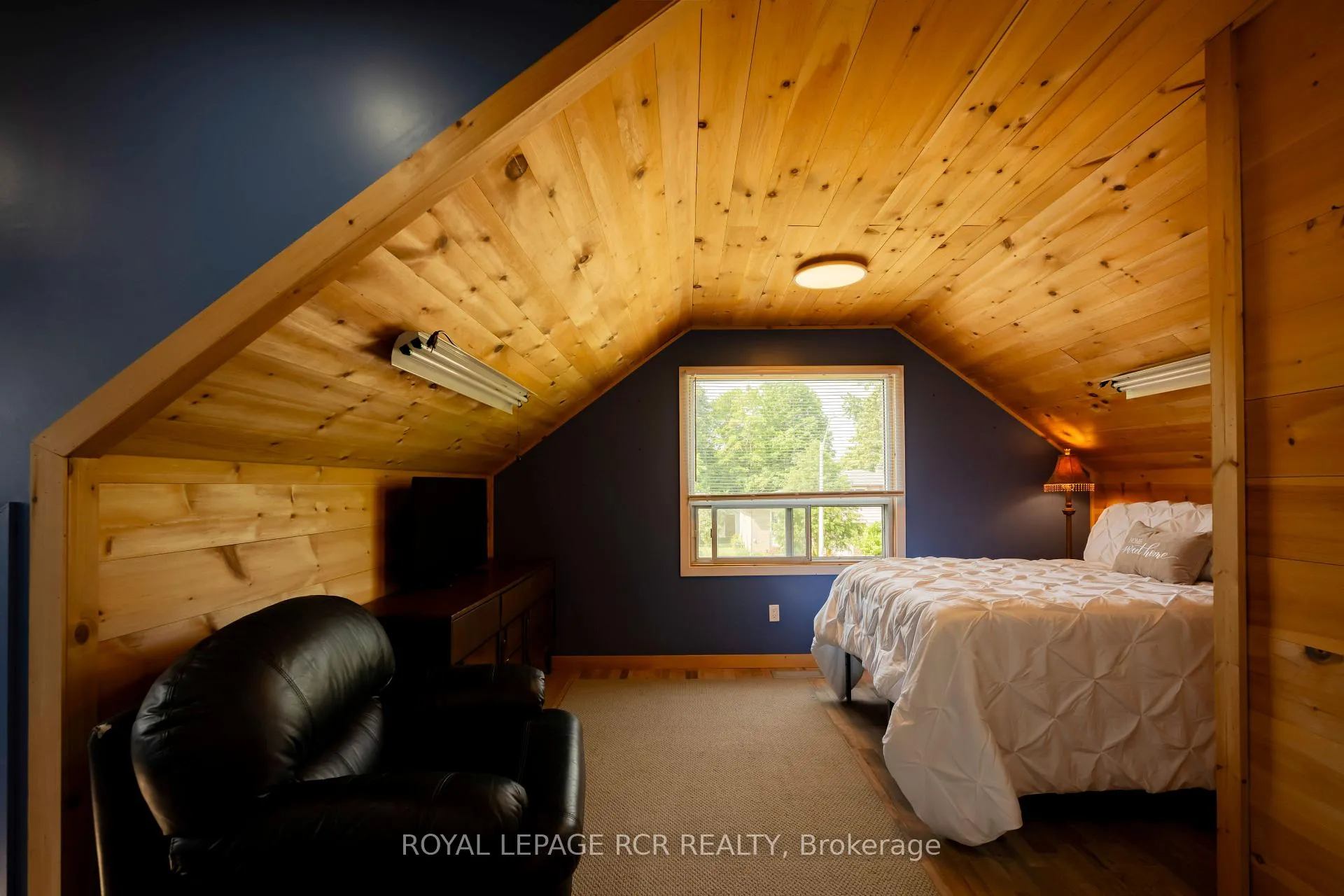 Photo 29 of 52 Maple Crescent, Orangeville — HOMEH