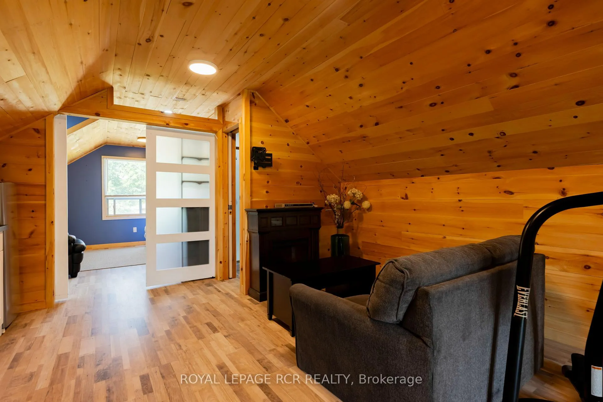 Photo 32 of 52 Maple Crescent, Orangeville — HOMEH