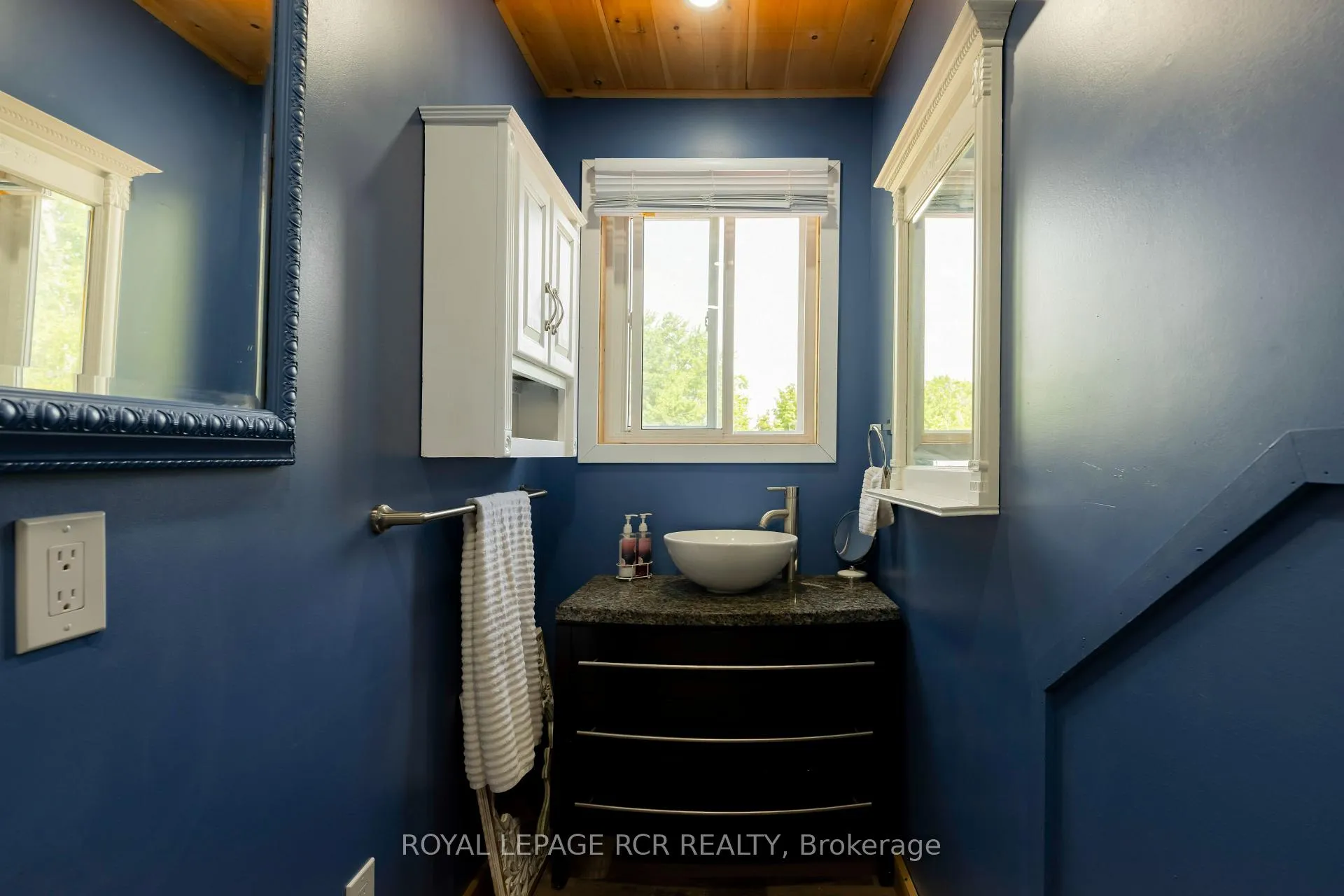 Photo 34 of 52 Maple Crescent, Orangeville — HOMEH