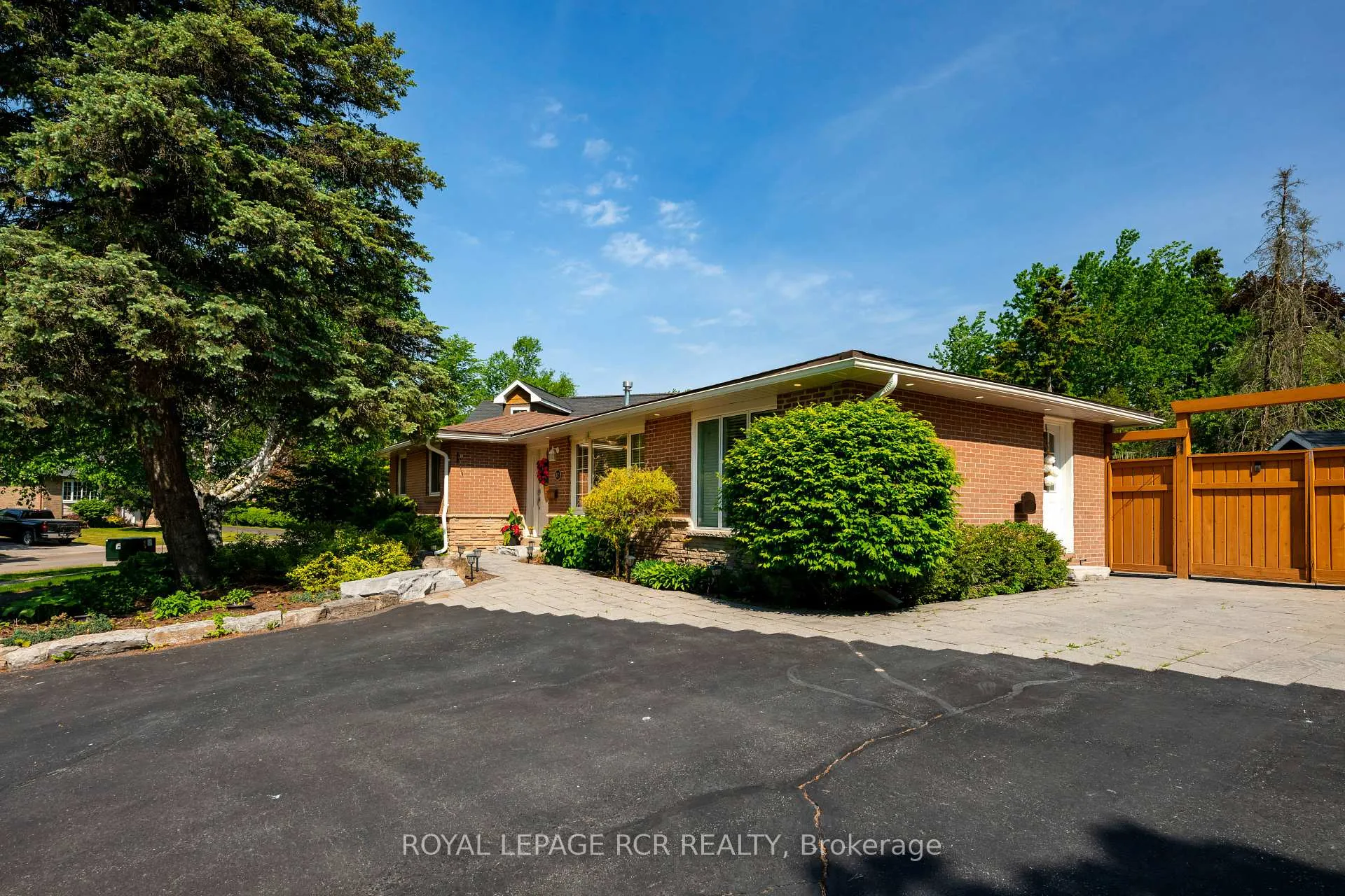 Photo 48 of 52 Maple Crescent, Orangeville — HOMEH