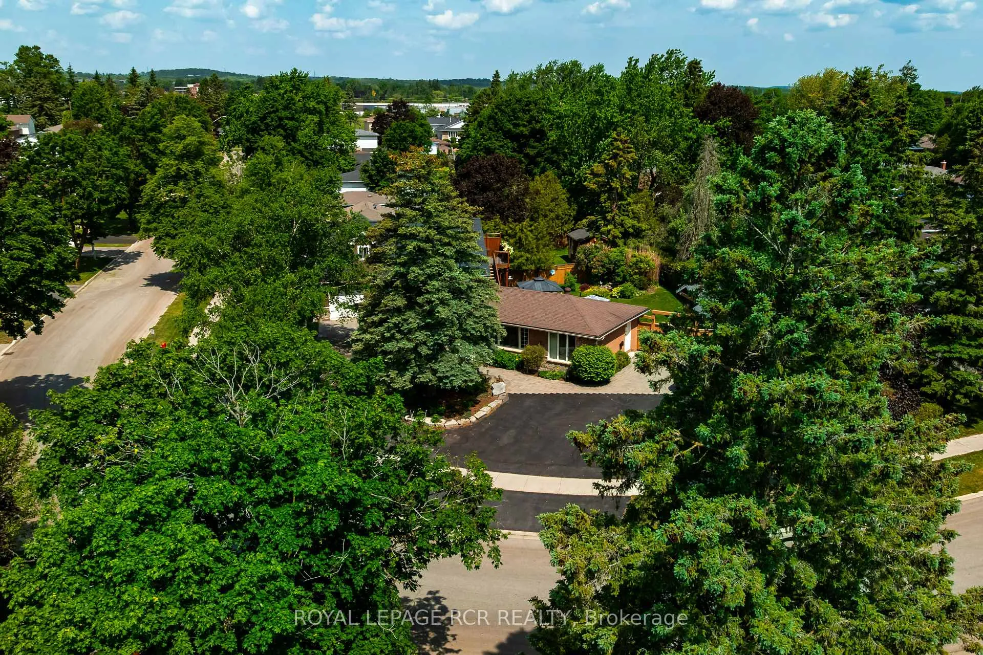 Photo 50 of 52 Maple Crescent, Orangeville — HOMEH