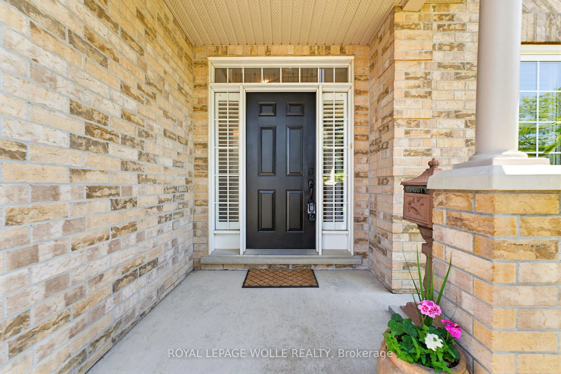 Photo 3 of 822 Birchmount Drive, Waterloo — HOMEH