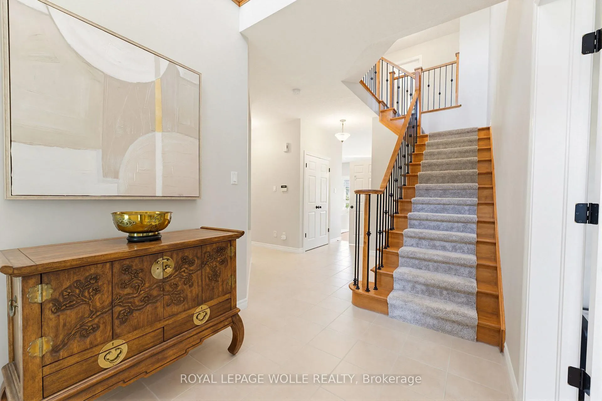 Photo 5 of 822 Birchmount Drive, Waterloo — HOMEH