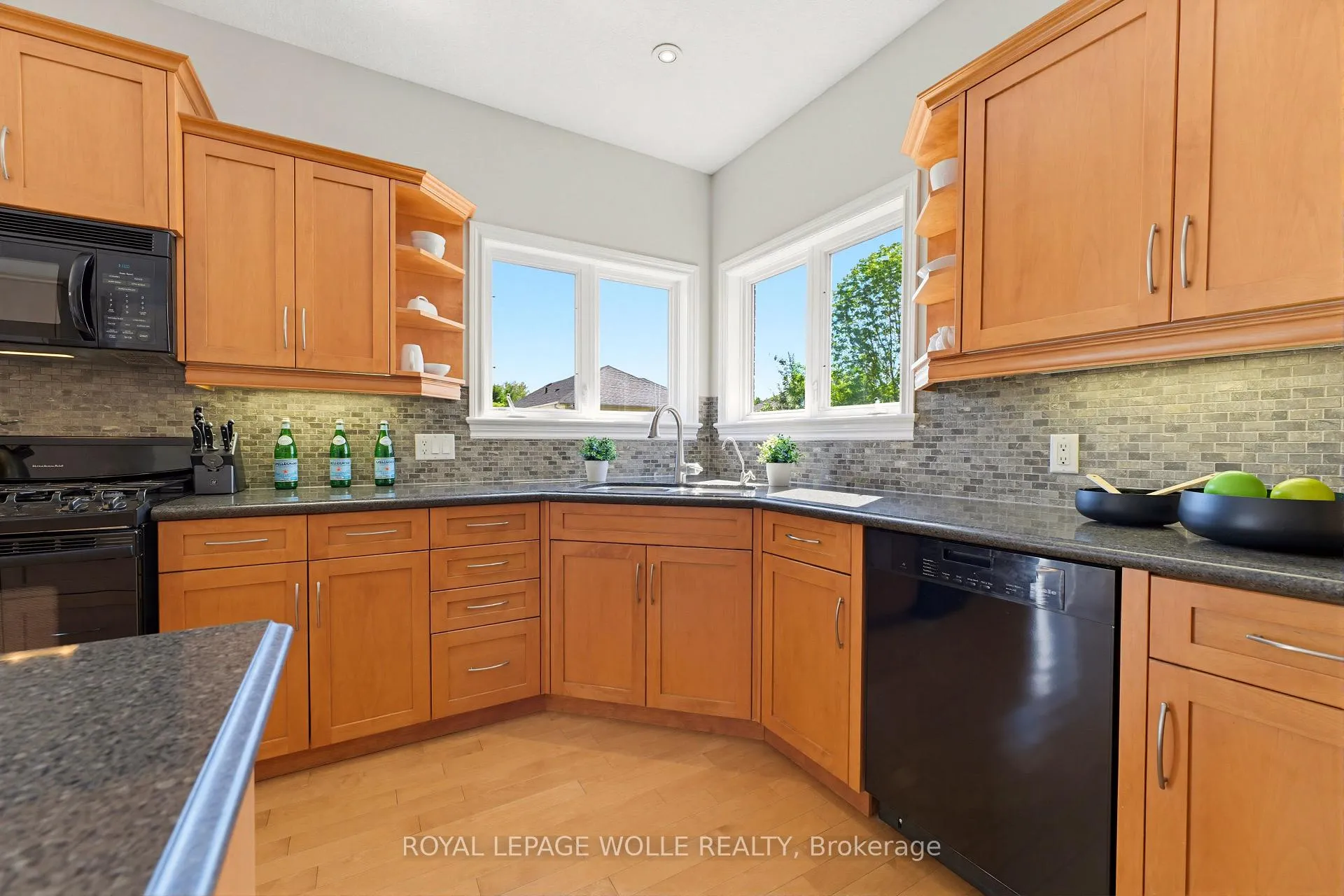 Photo 10 of 822 Birchmount Drive, Waterloo — HOMEH