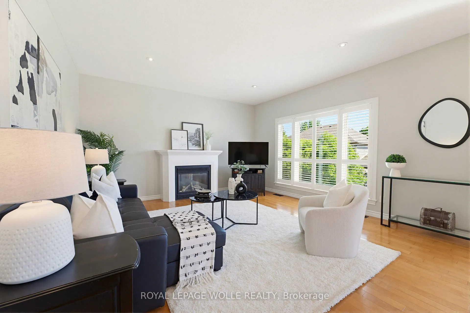 Photo 13 of 822 Birchmount Drive, Waterloo — HOMEH