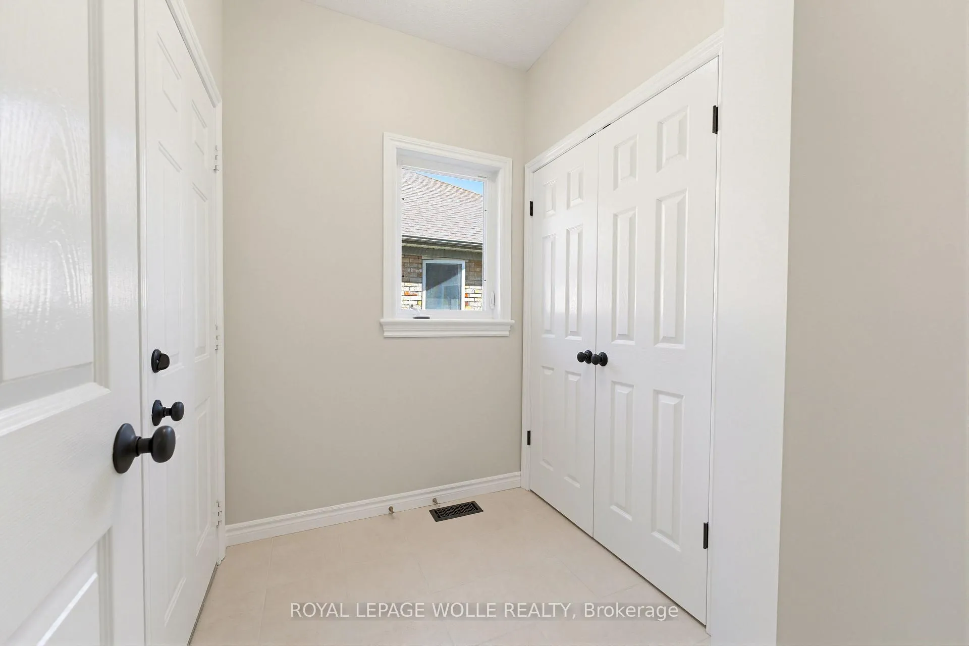 Photo 16 of 822 Birchmount Drive, Waterloo — HOMEH