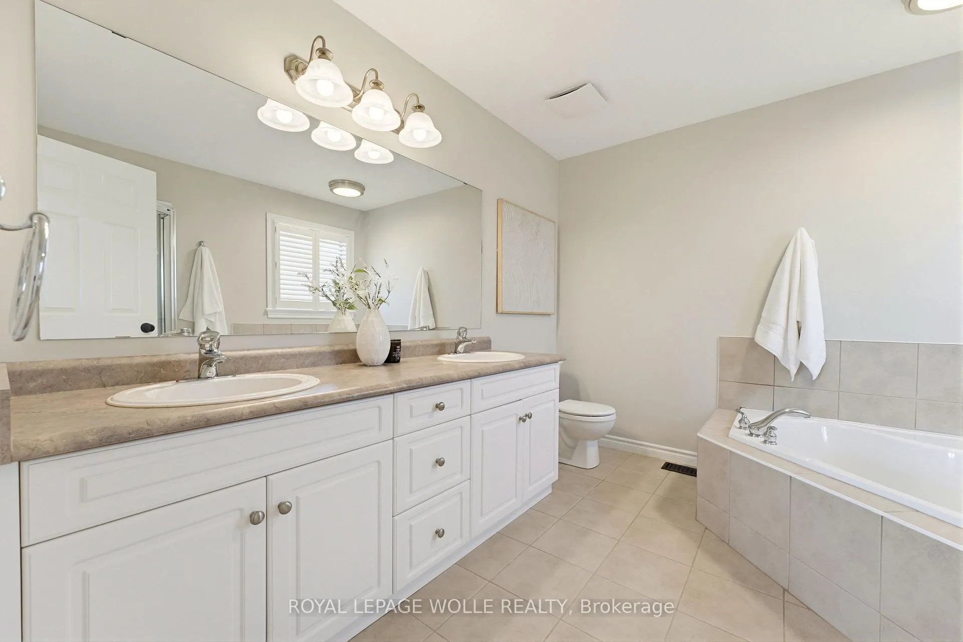 Photo 21 of 822 Birchmount Drive, Waterloo — HOMEH