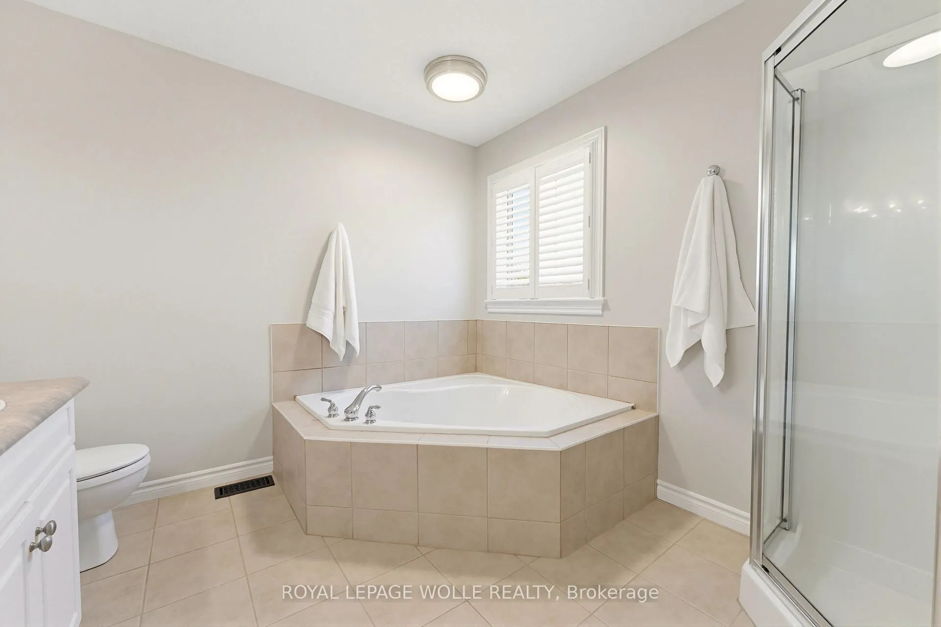 Photo 22 of 822 Birchmount Drive, Waterloo — HOMEH