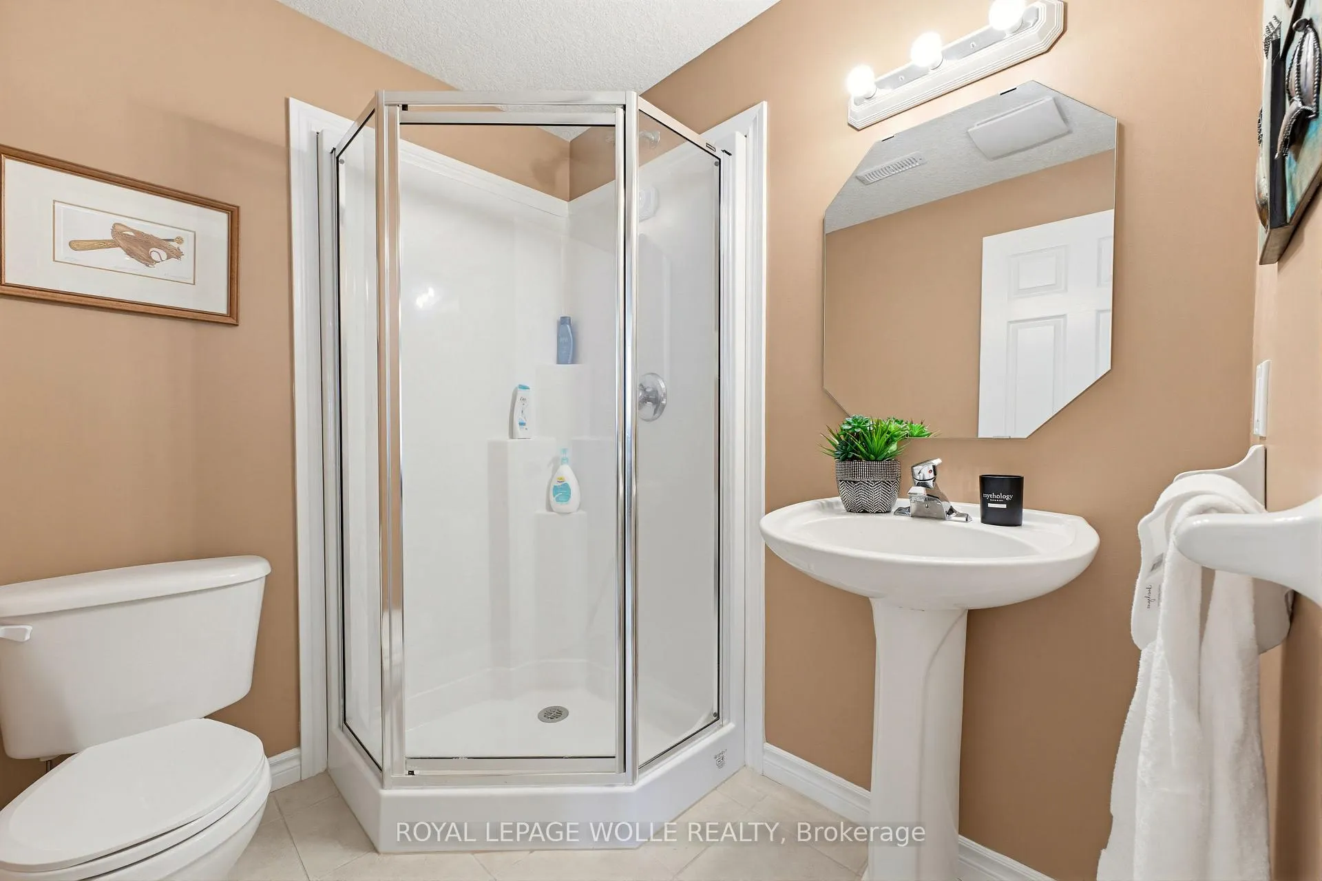 Photo 33 of 822 Birchmount Drive, Waterloo — HOMEH
