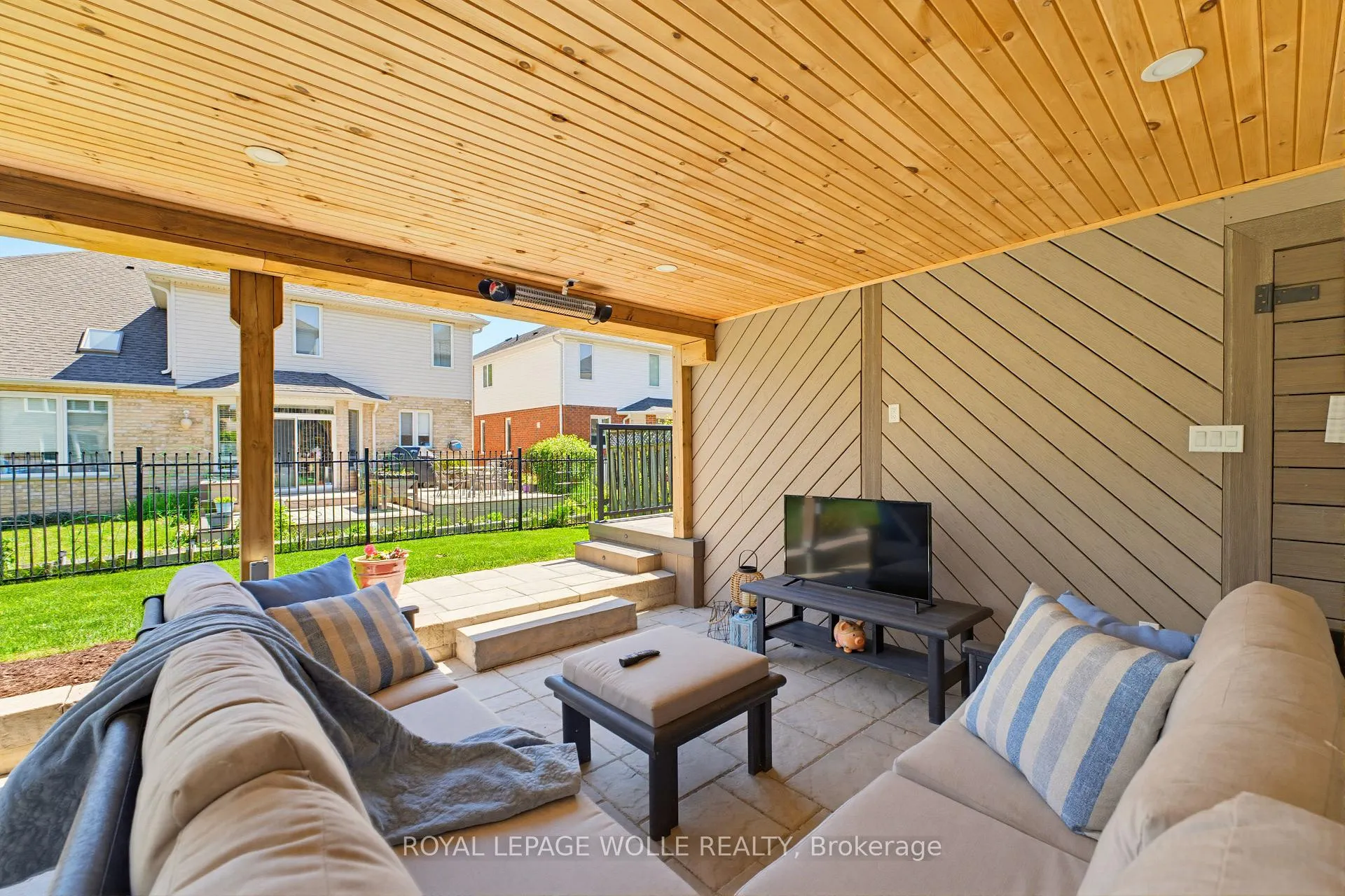 Photo 38 of 822 Birchmount Drive, Waterloo — HOMEH