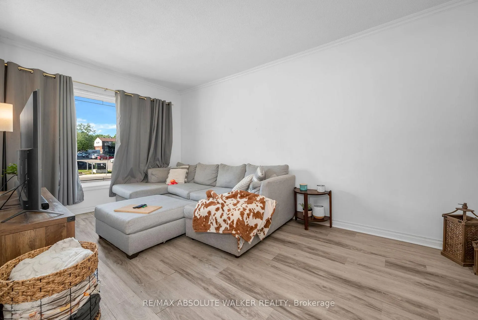 Photo 4 of 412 Montreal Road, Ottawa, Vanier — HOMEH