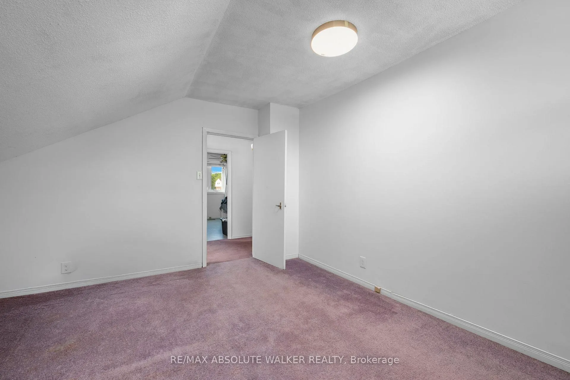 Photo 13 of 412 Montreal Road, Ottawa, Vanier — HOMEH