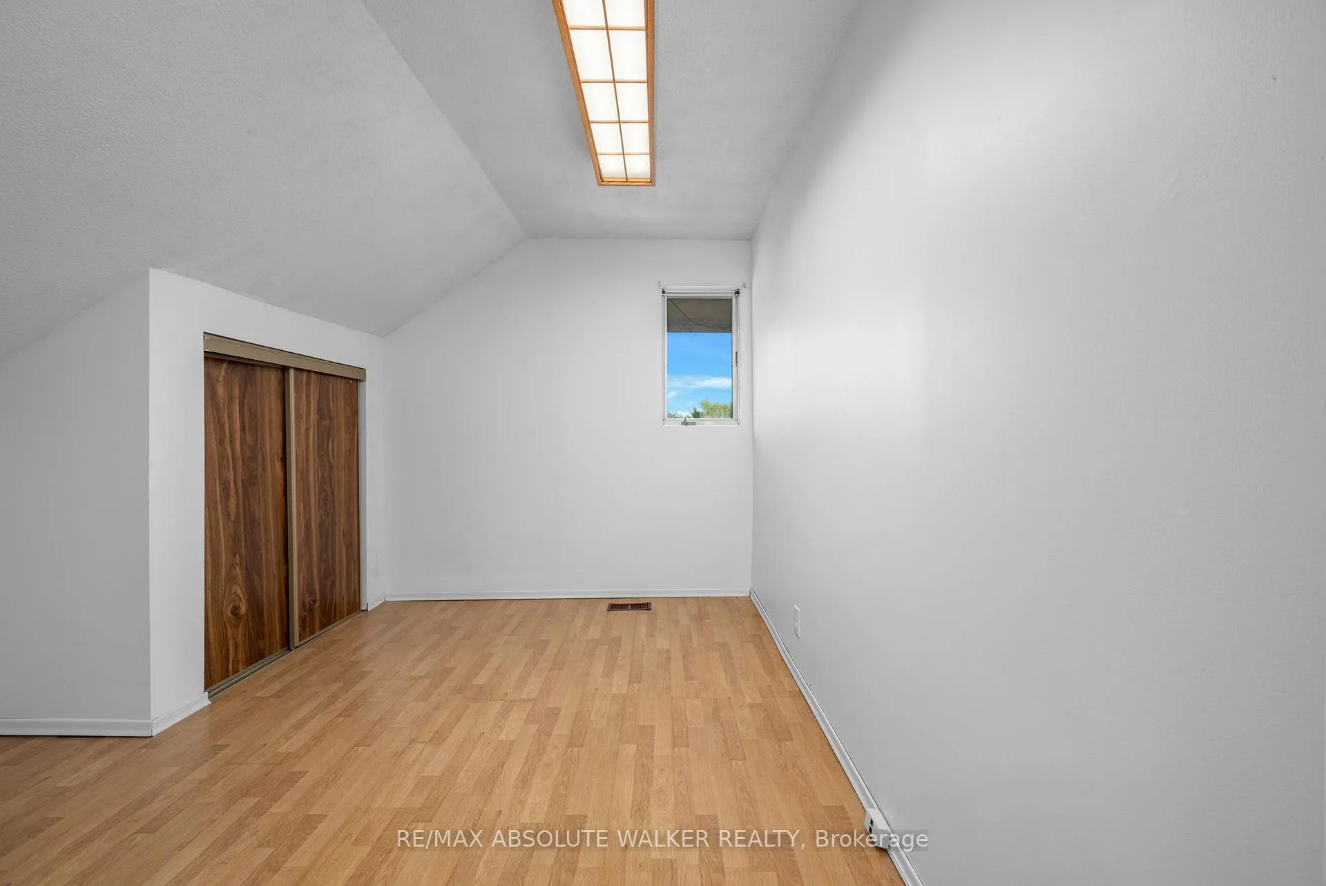 Photo 14 of 412 Montreal Road, Ottawa, Vanier — HOMEH