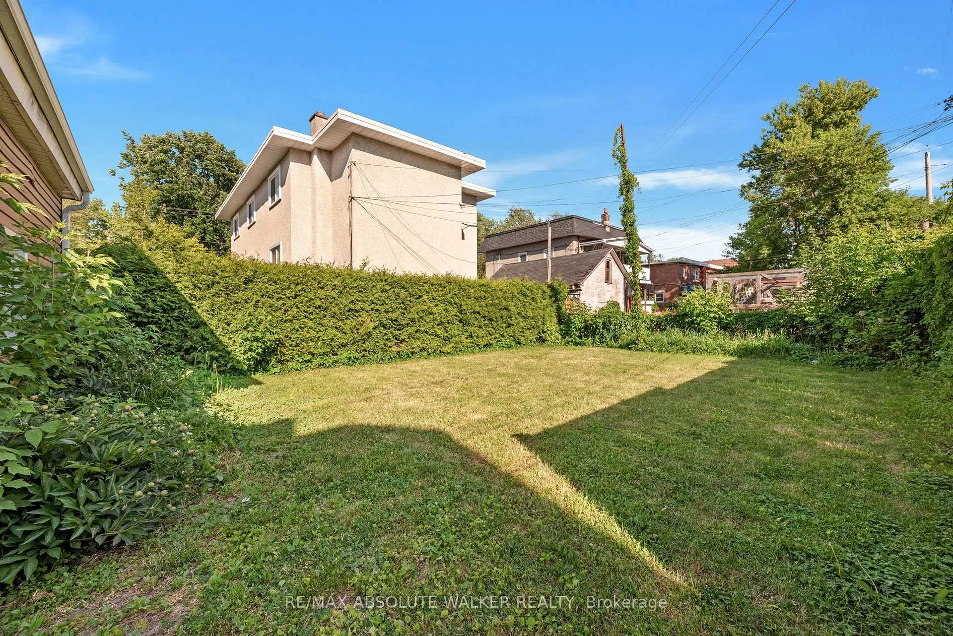 Photo 20 of 412 Montreal Road, Ottawa, Vanier — HOMEH