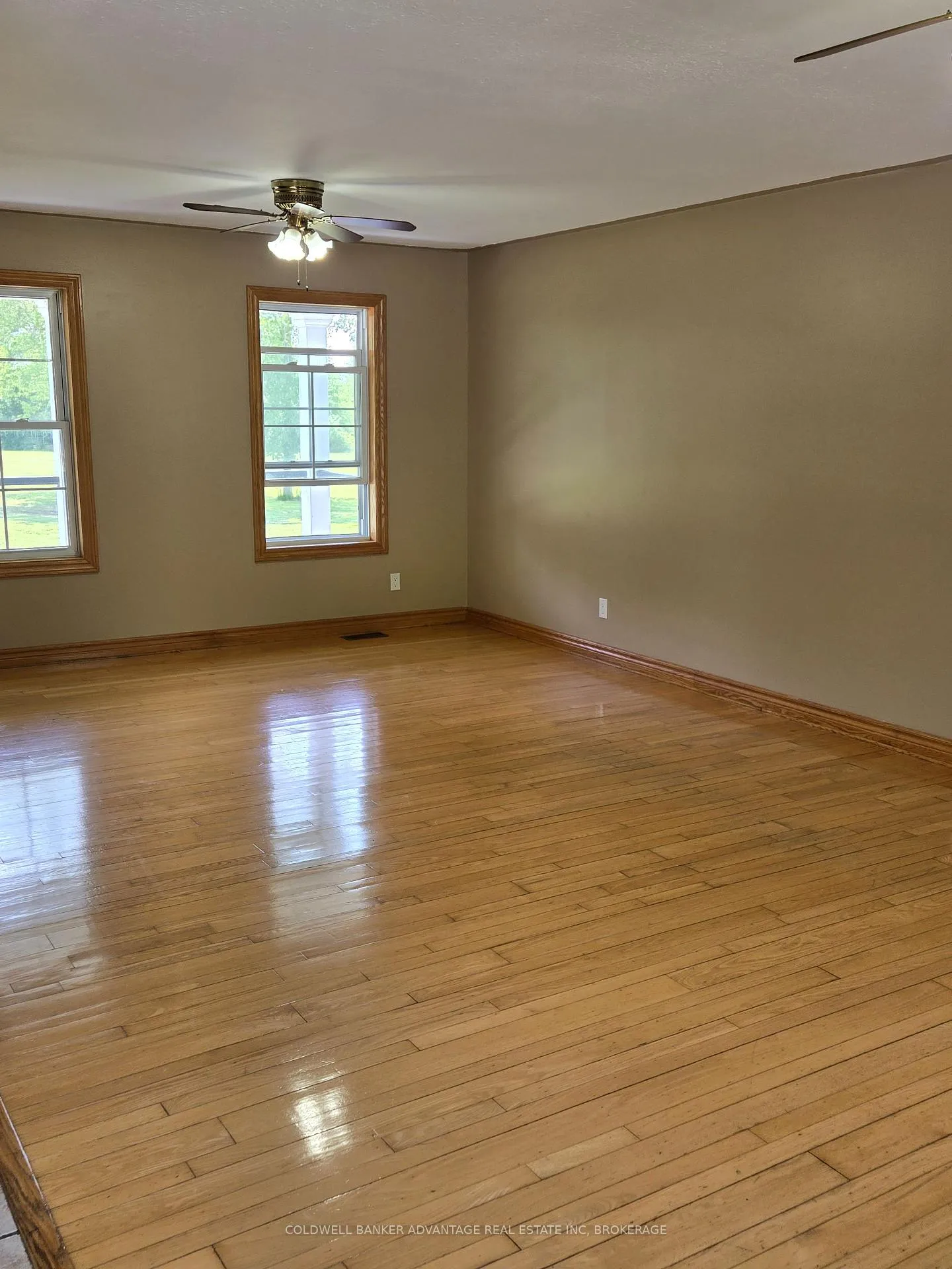 Photo 4 of 14927 Morris Road, Niagara Falls, Schisler — HOMEH