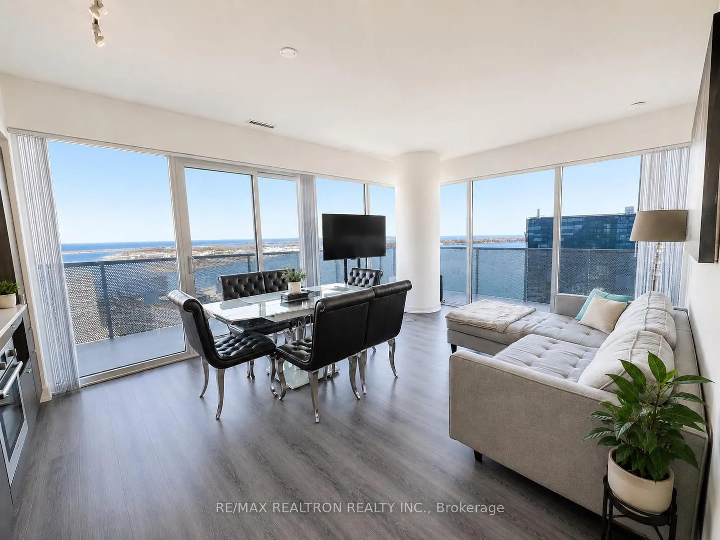 Photo 6 of Unit 4307, 138 Downes Street, Toronto, Waterfront Communities — HOMEH