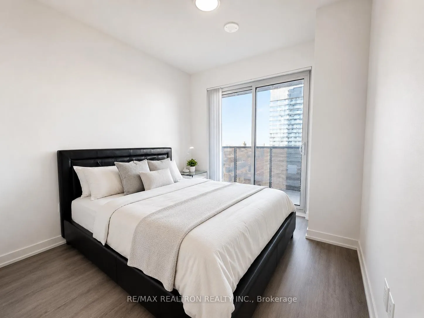 Photo 14 of Unit 4307, 138 Downes Street, Toronto, Waterfront Communities — HOMEH