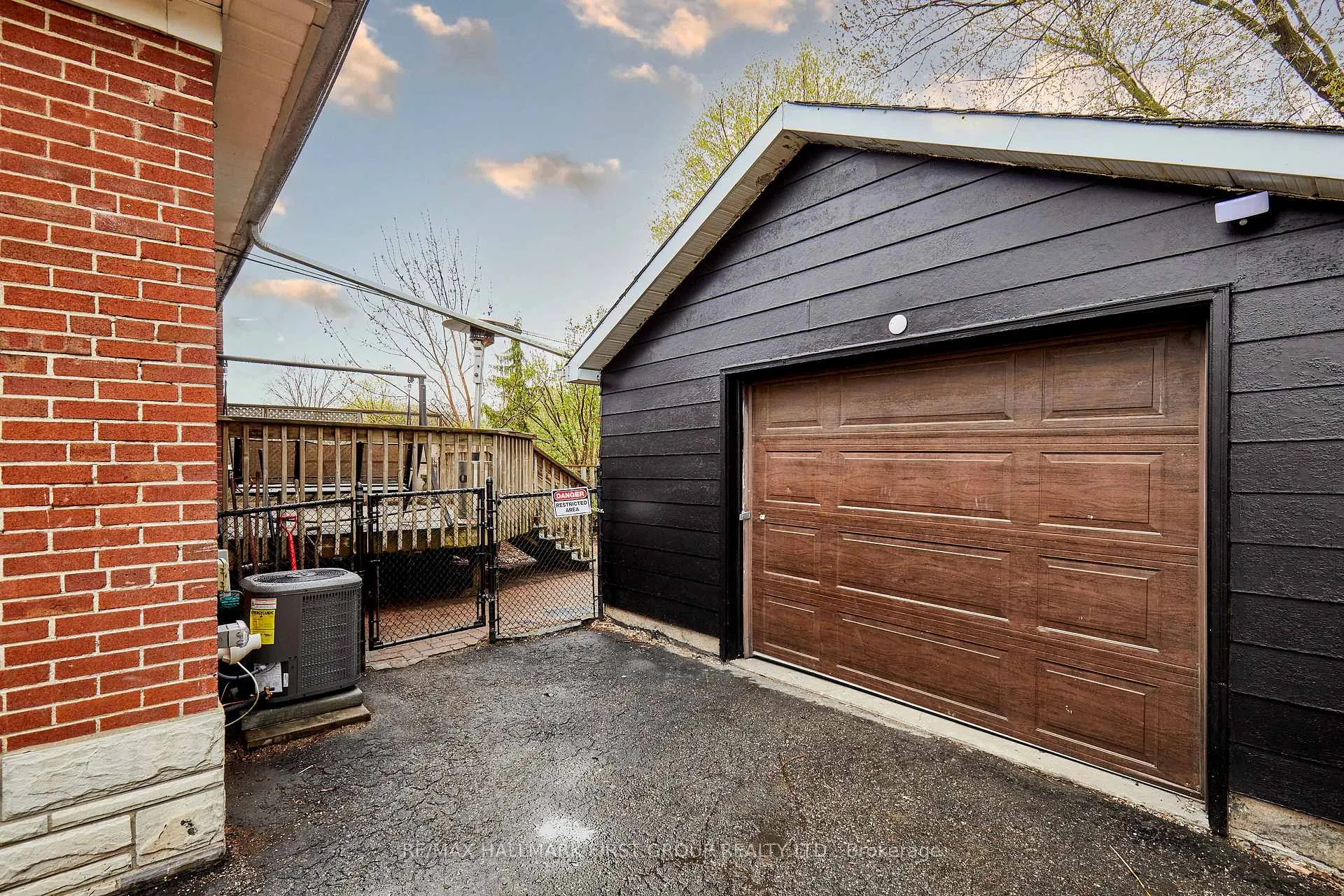 Photo 4 of 295 Baldwin Street, Oshawa, Donevan — HOMEH