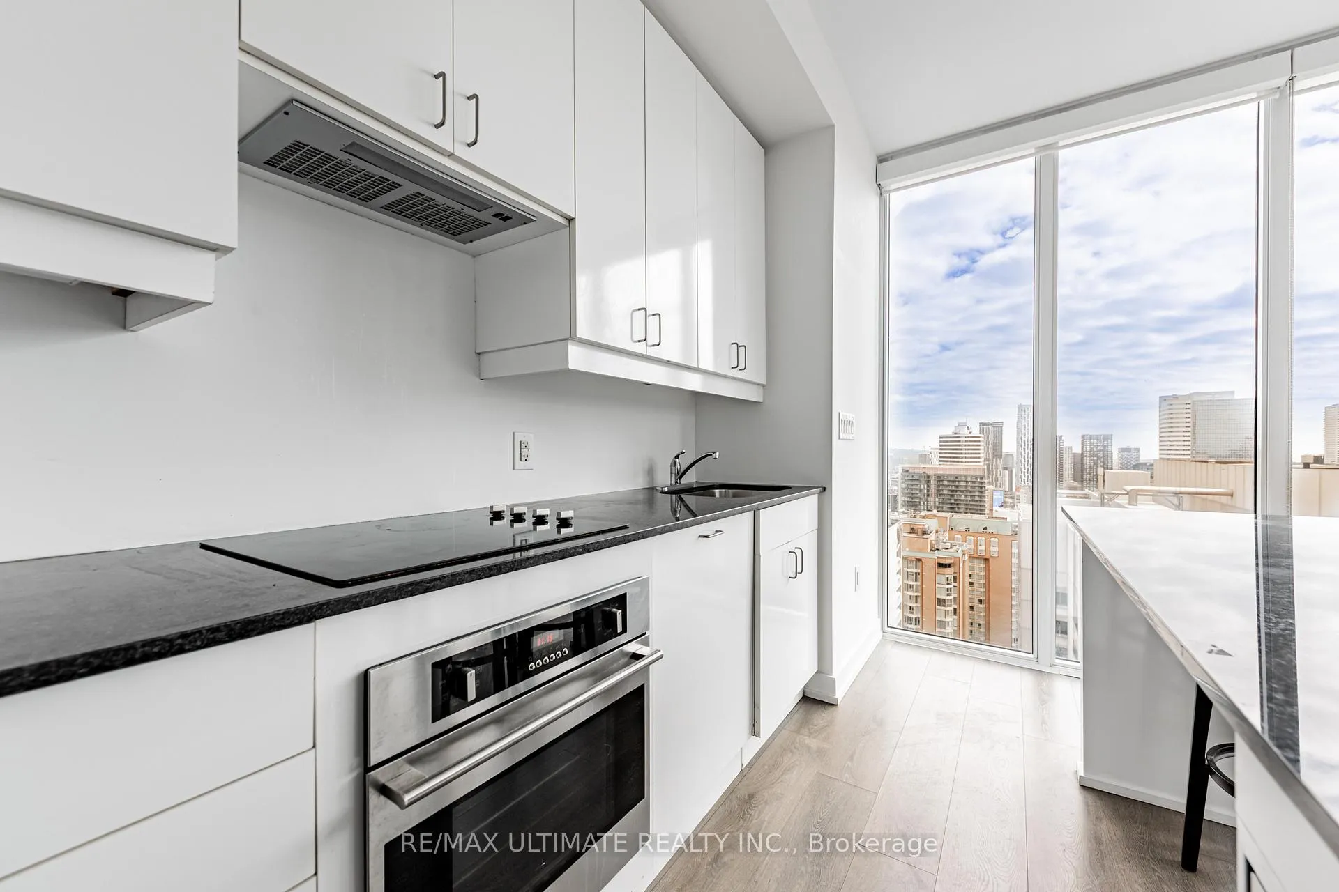 Photo 3 of Unit 3508, 426 University Avenue, Toronto, Kensington-Chinatown — HOMEH