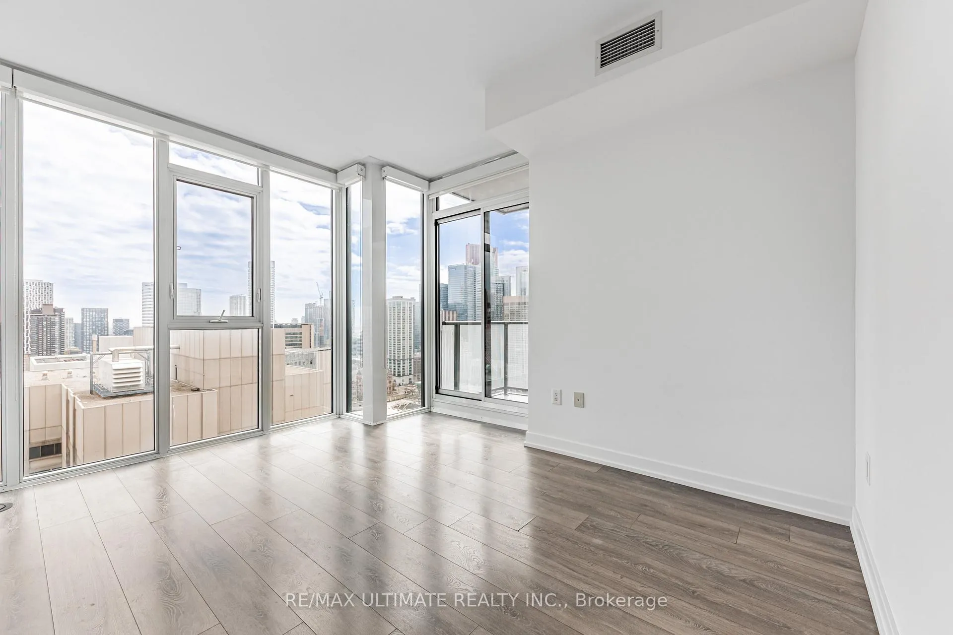Photo 9 of Unit 3508, 426 University Avenue, Toronto, Kensington-Chinatown — HOMEH