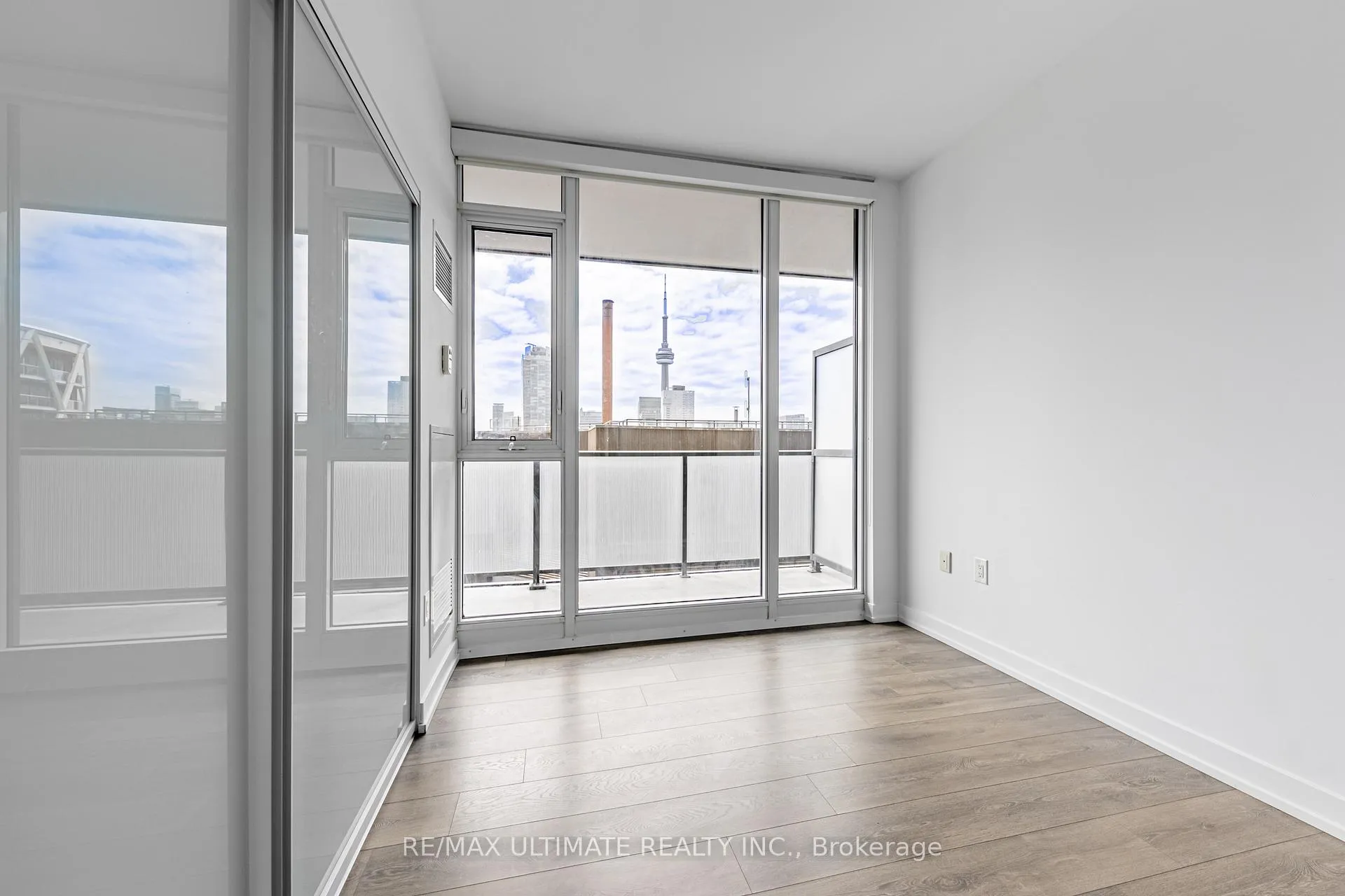 Photo 11 of Unit 3508, 426 University Avenue, Toronto, Kensington-Chinatown — HOMEH