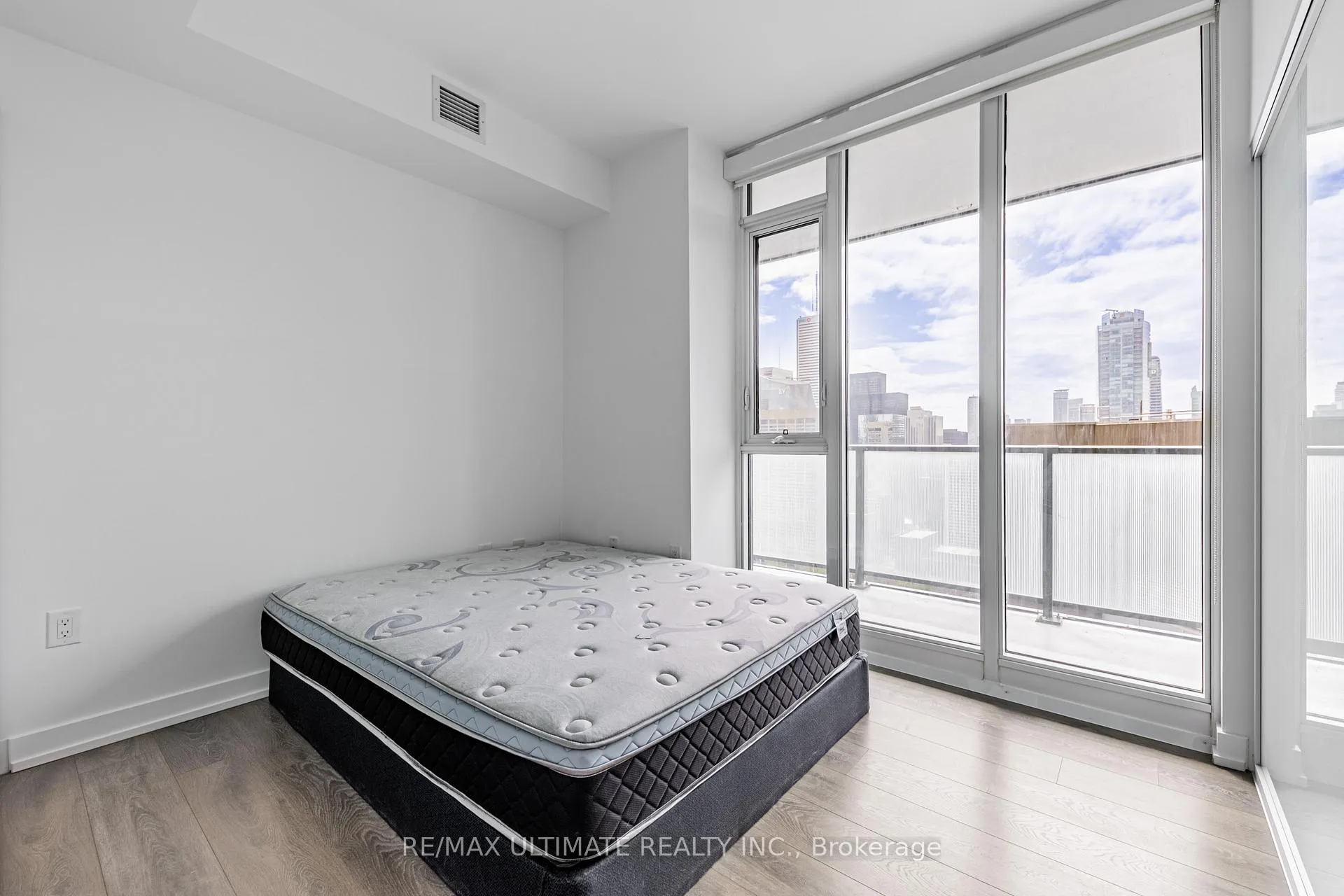 Photo 12 of Unit 3508, 426 University Avenue, Toronto, Kensington-Chinatown — HOMEH