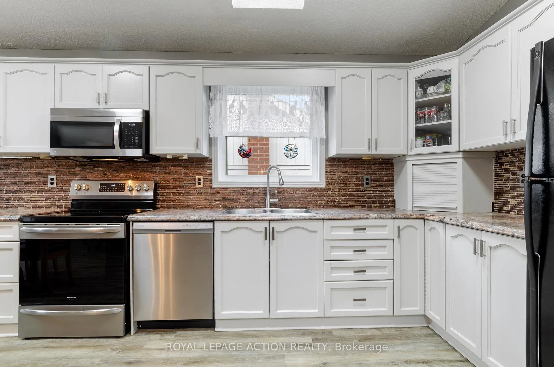 Photo 5 of 71 Barnes Avenue, Brantford — HOMEH